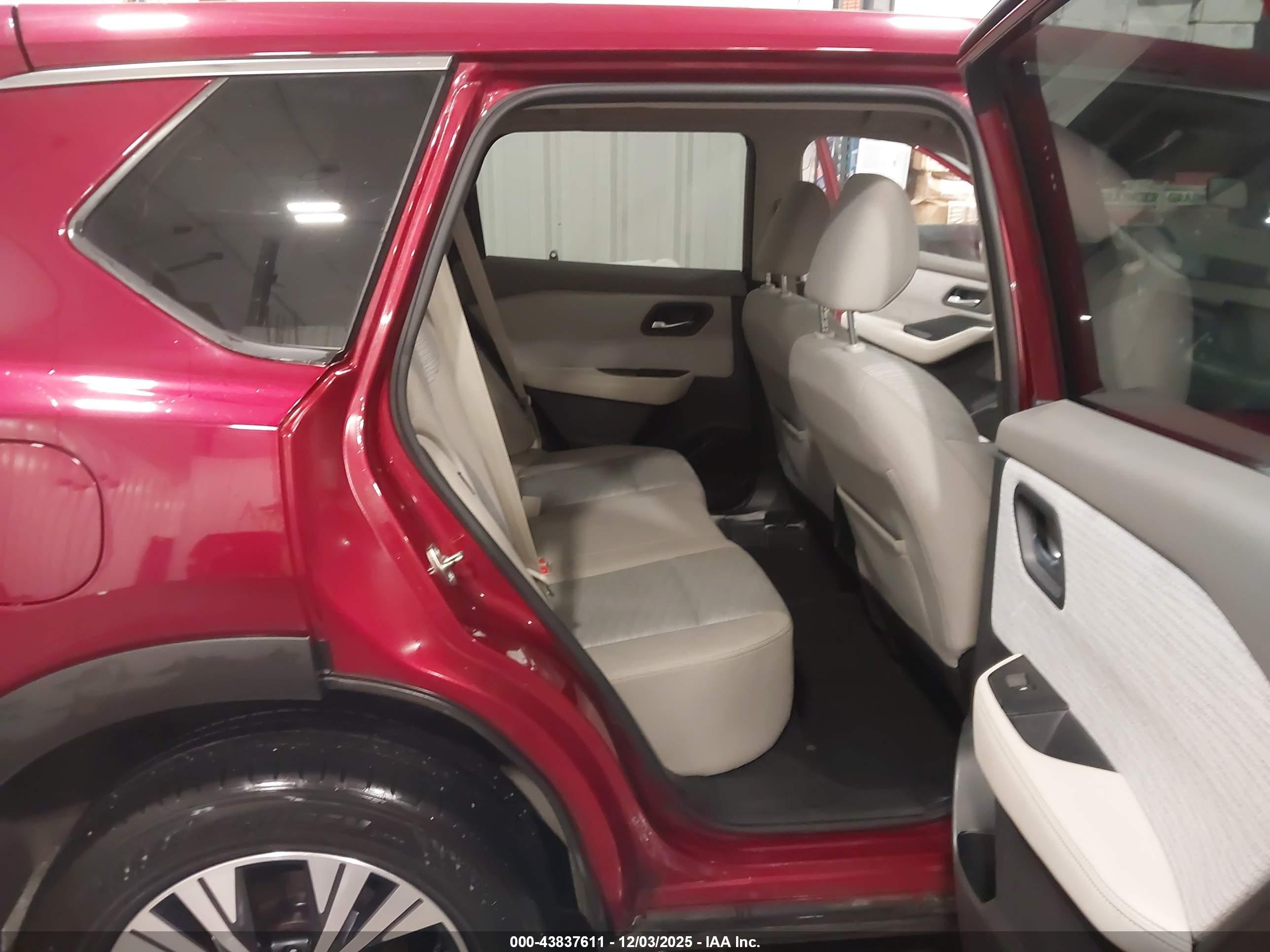 NISSAN ROGUE image 8