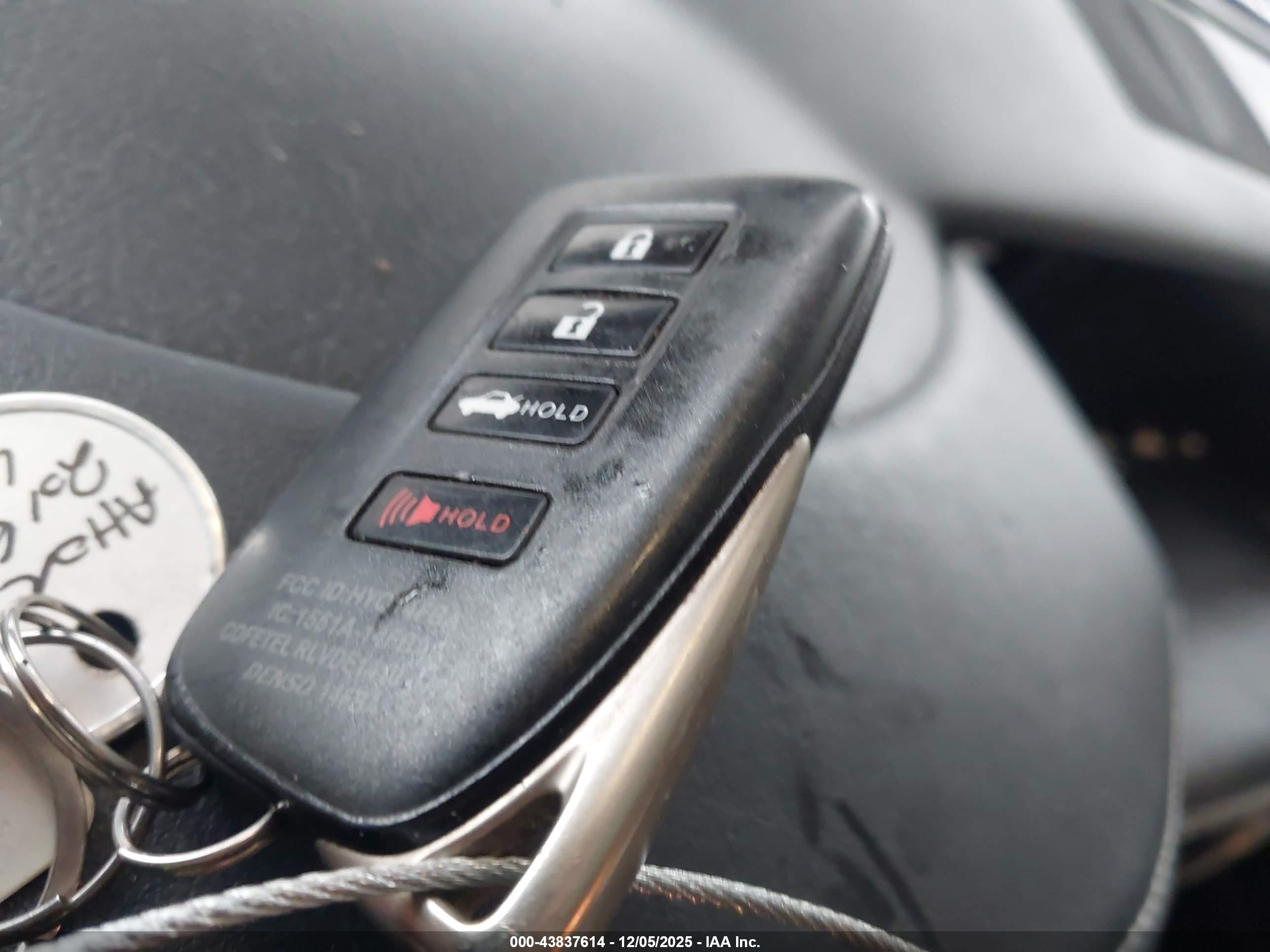 LEXUS IS image 11