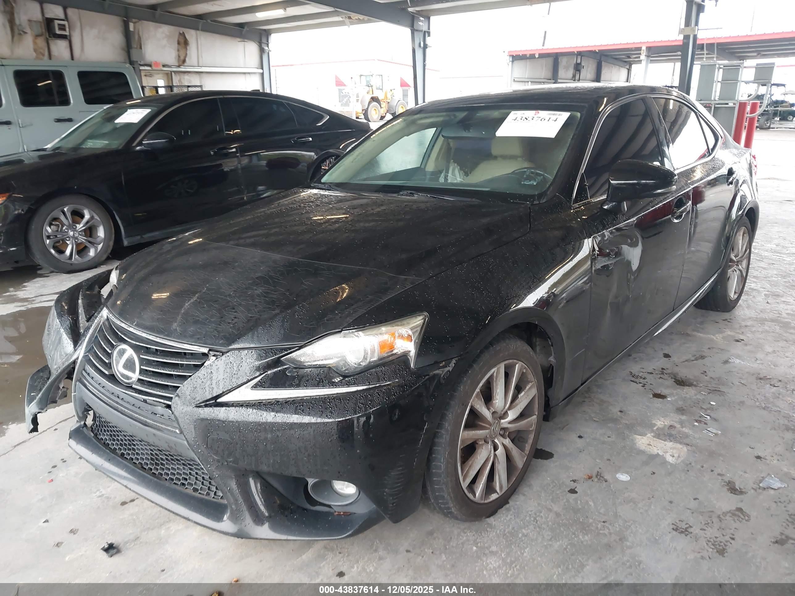 LEXUS IS image 2