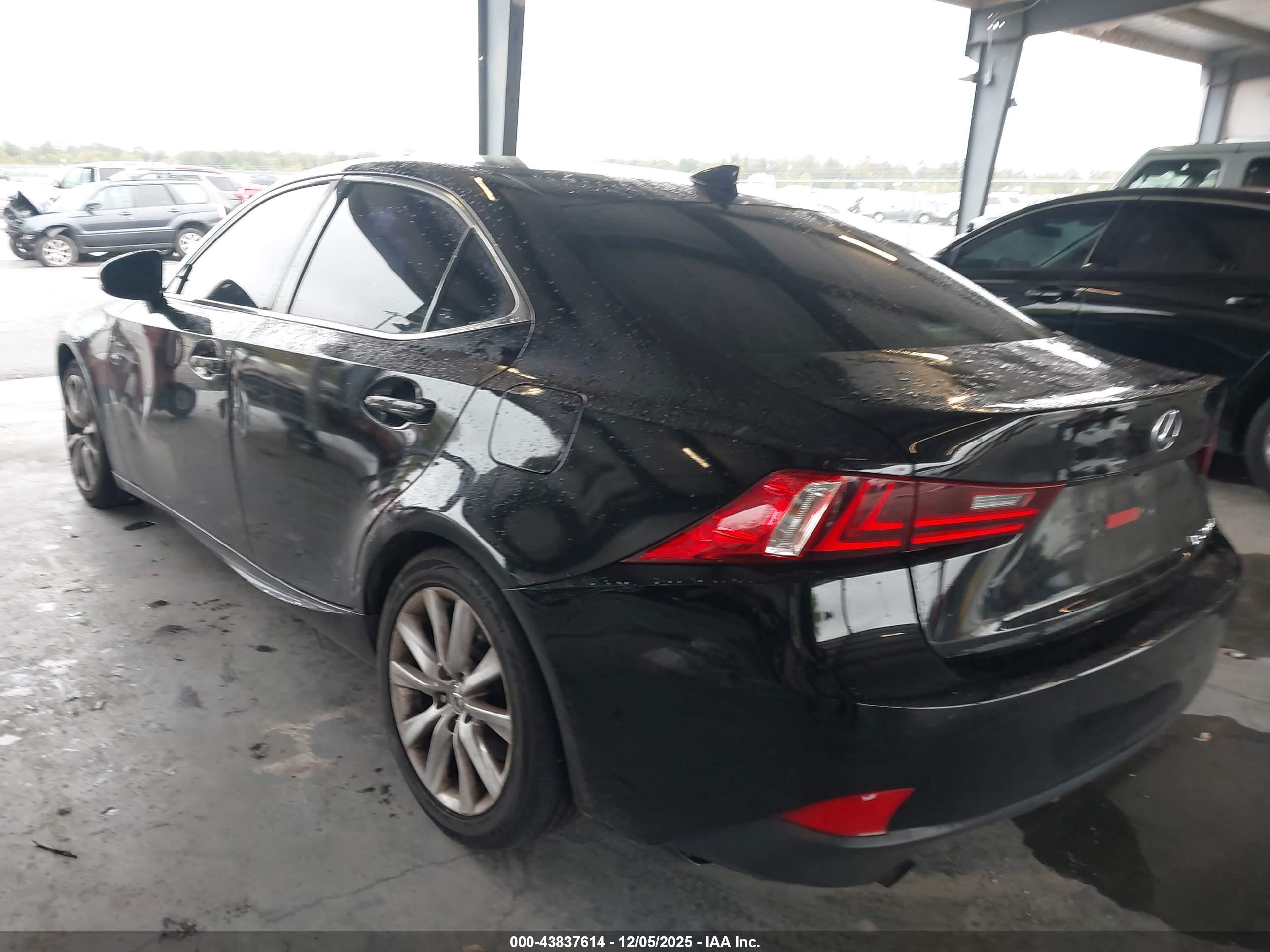 LEXUS IS image 3