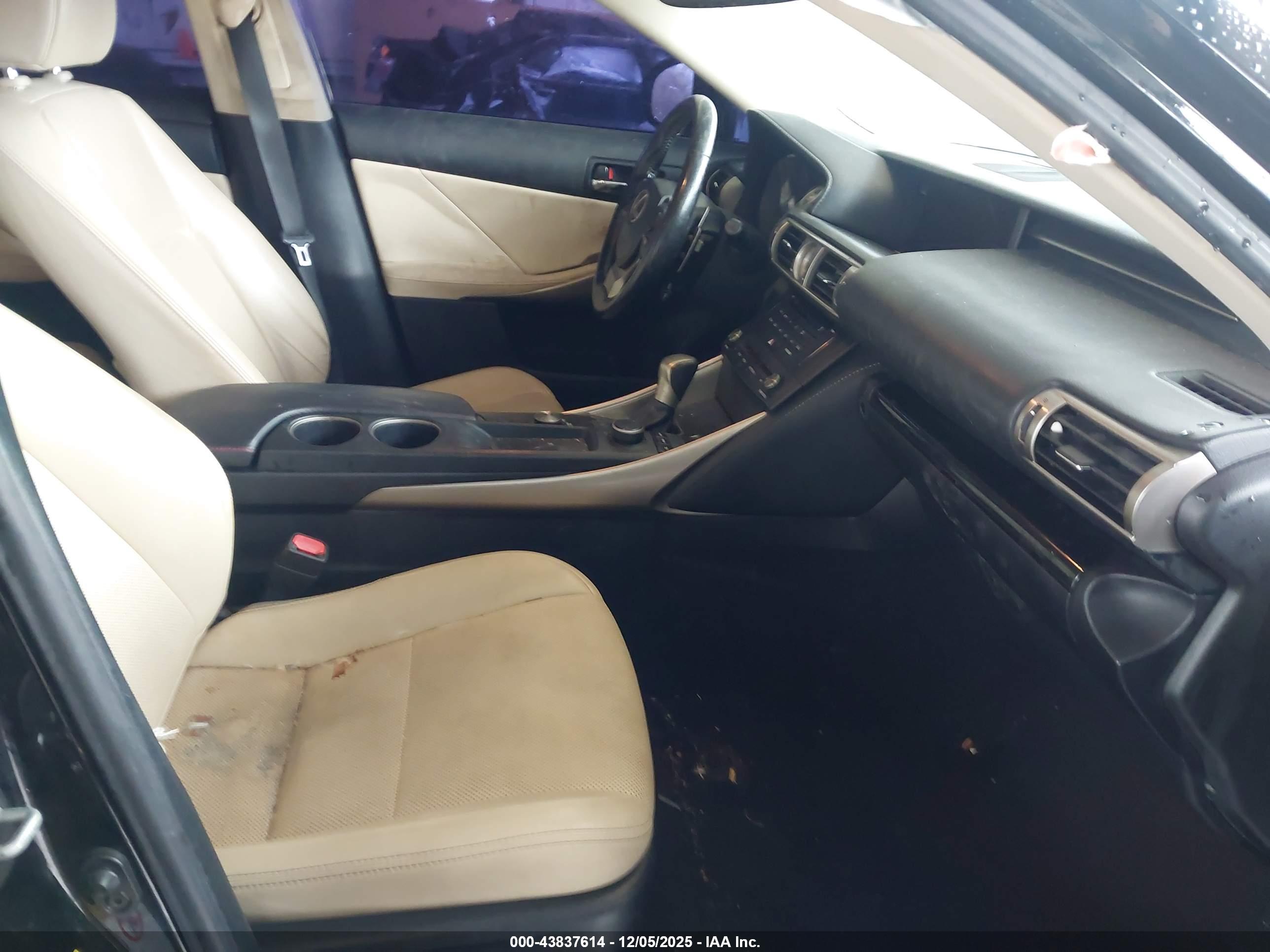 LEXUS IS image 5