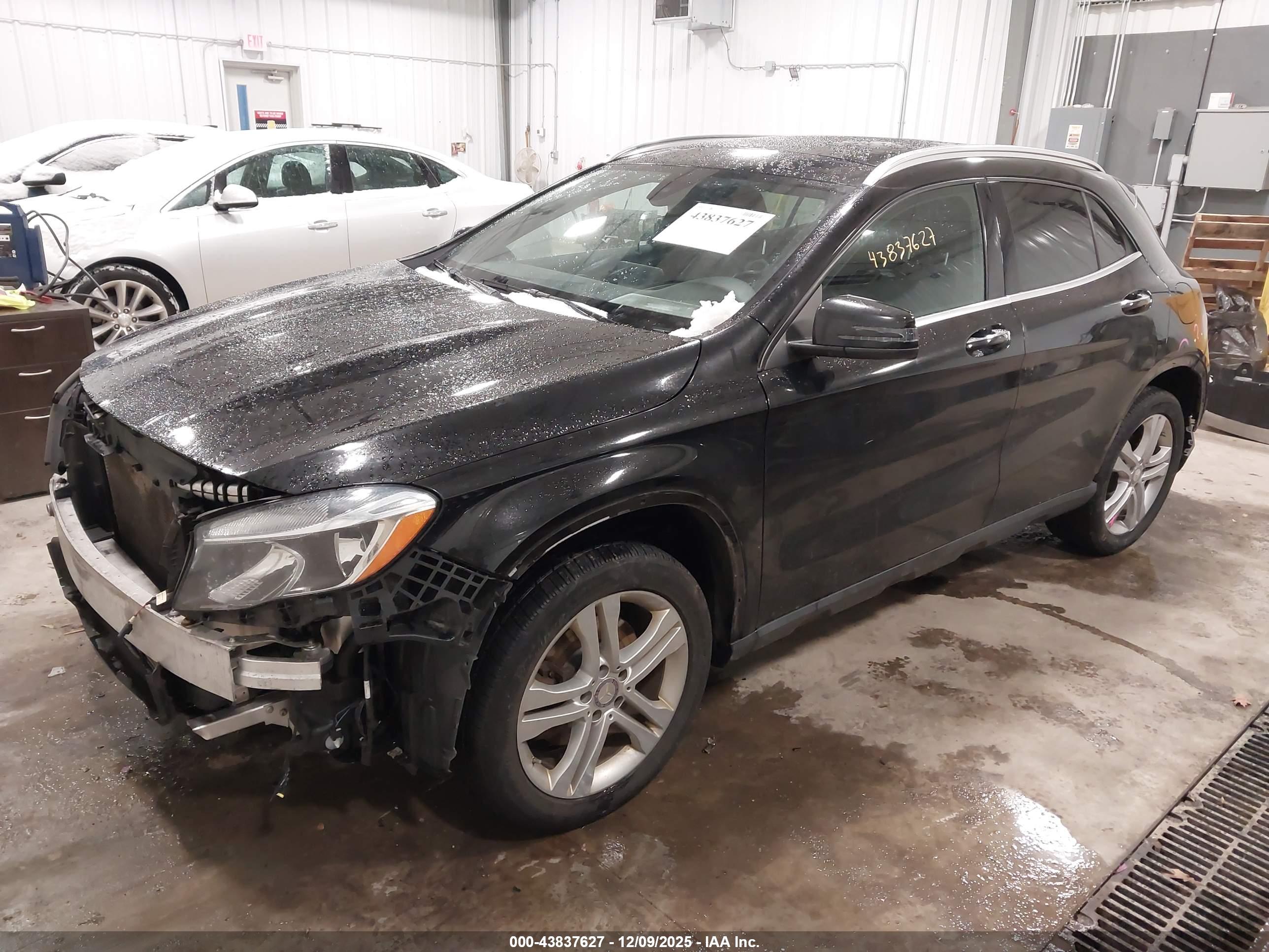 MERCEDES-BENZ GLA image 2