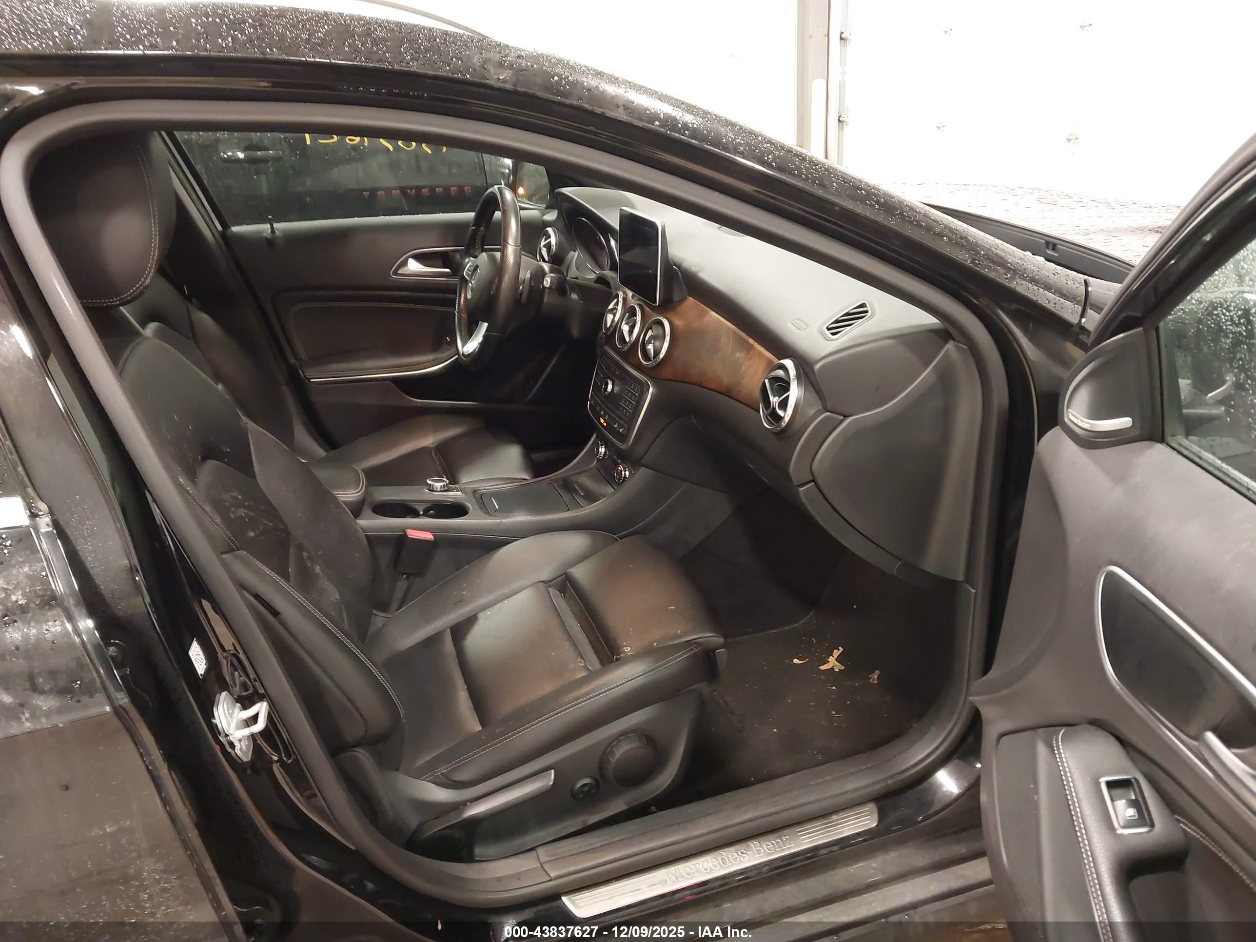 MERCEDES-BENZ GLA image 5