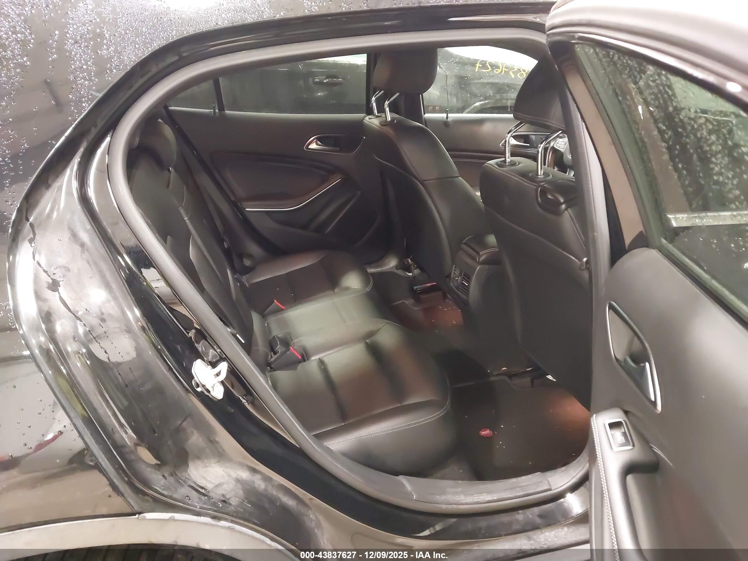 MERCEDES-BENZ GLA image 8