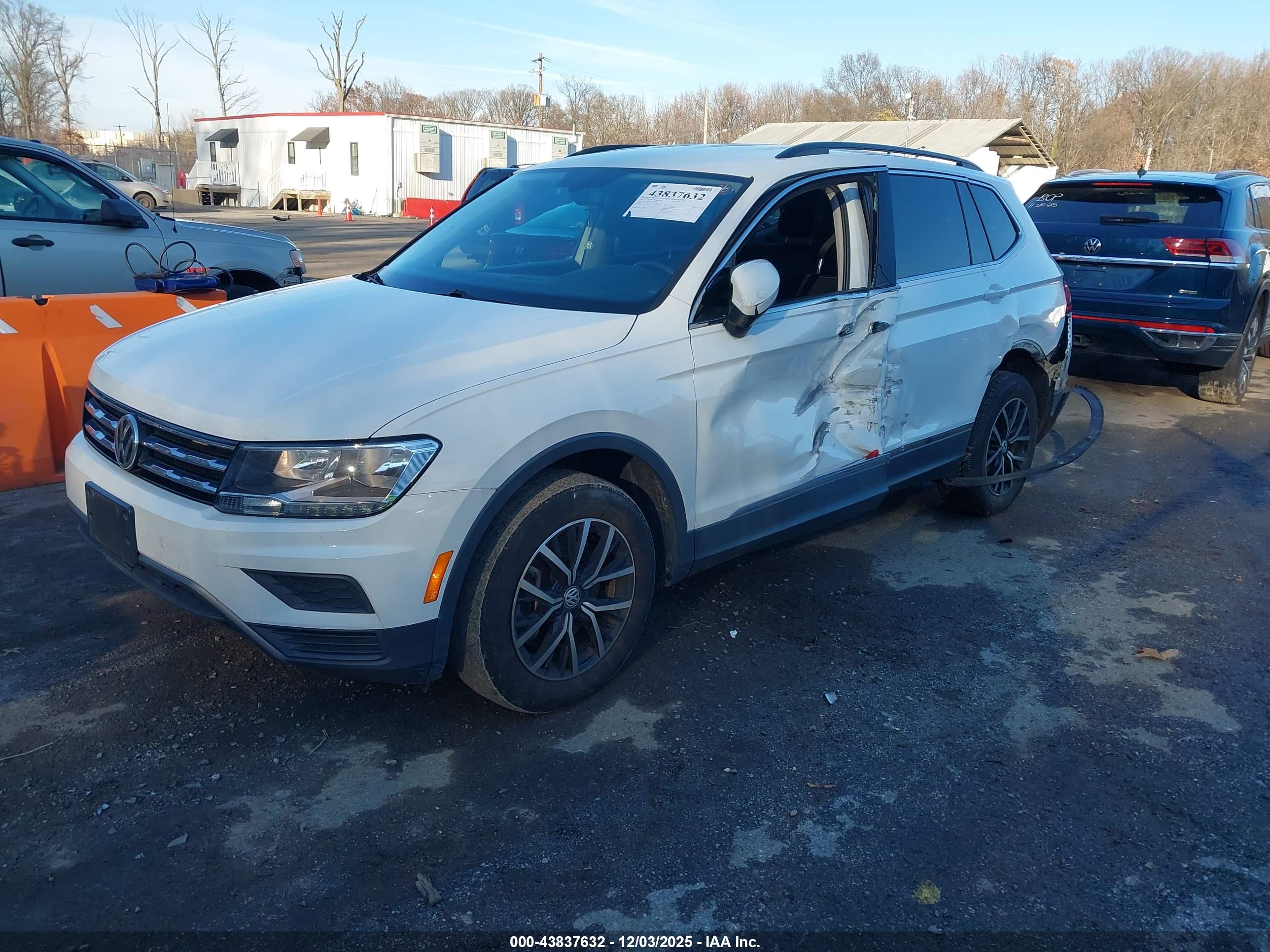VOLKSWAGEN TIGUAN image 2