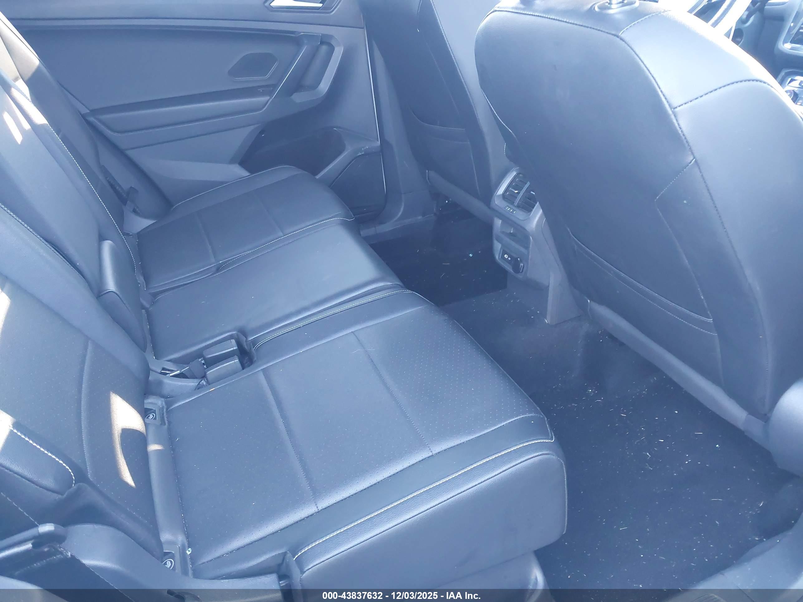 VOLKSWAGEN TIGUAN image 8