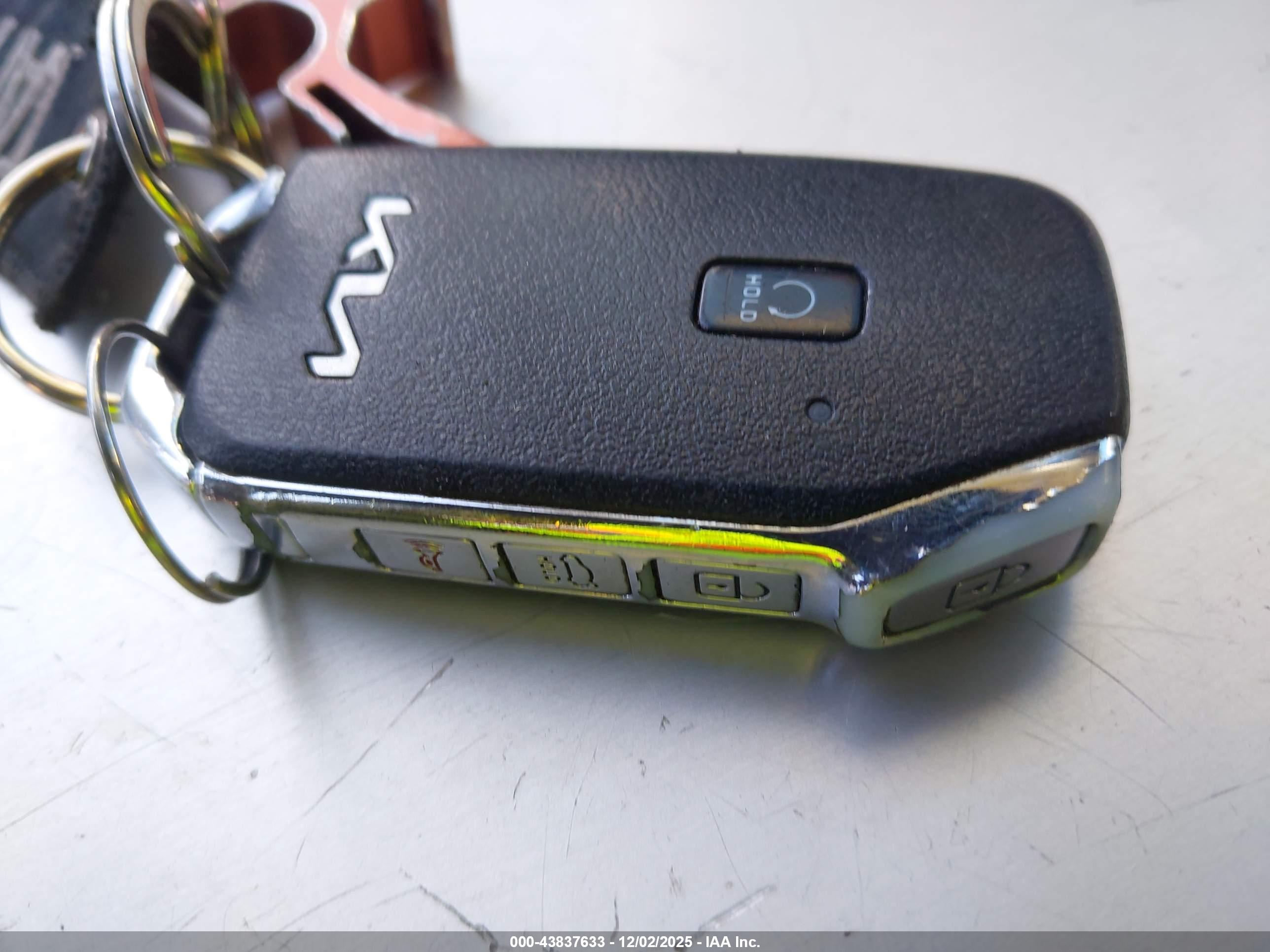 KIA K5 image 11