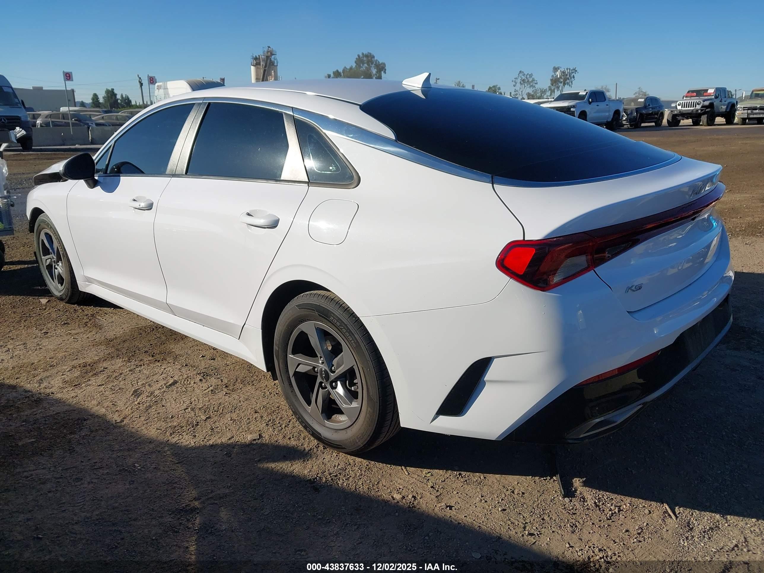 KIA K5 image 3