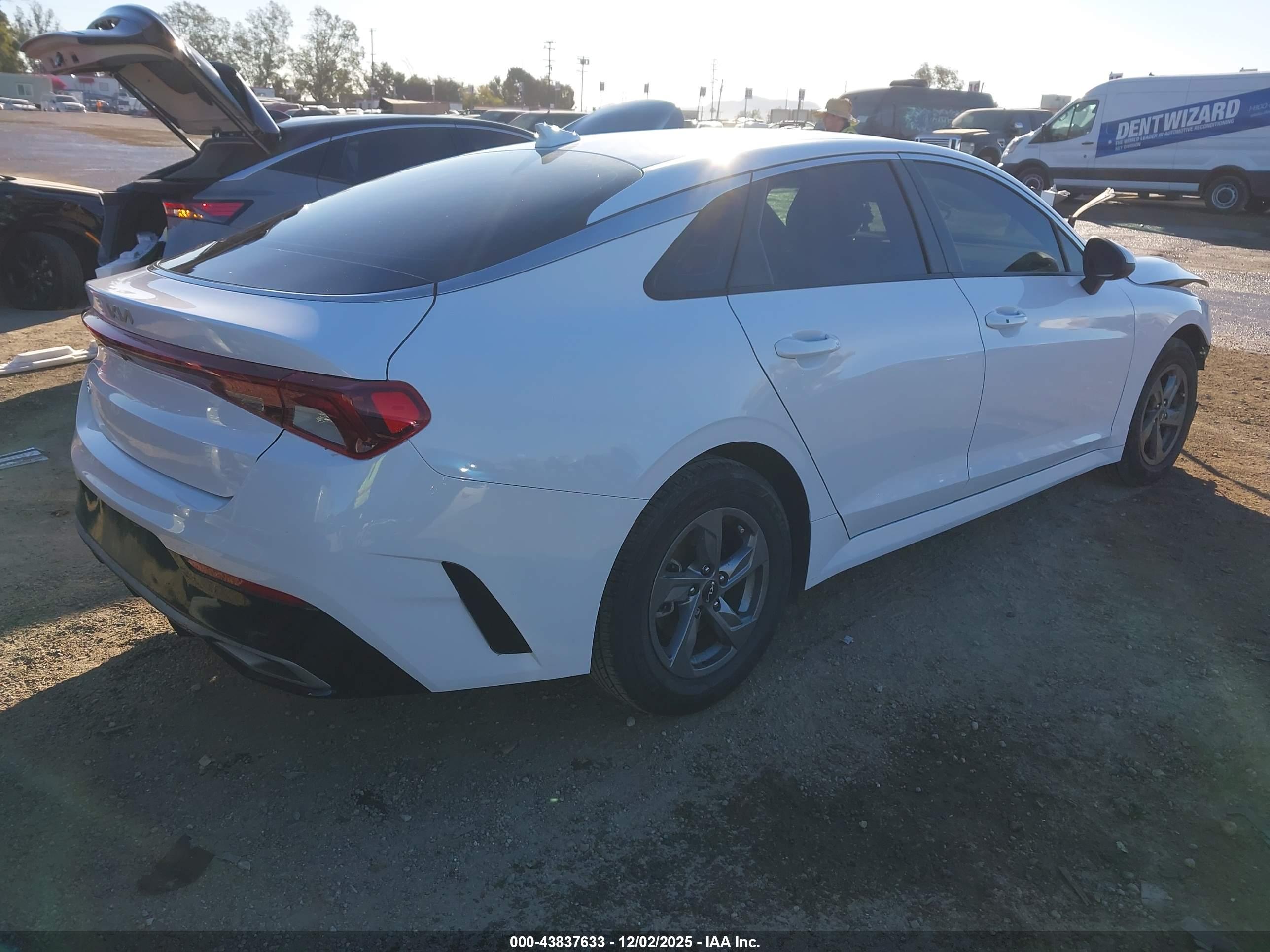 KIA K5 image 4