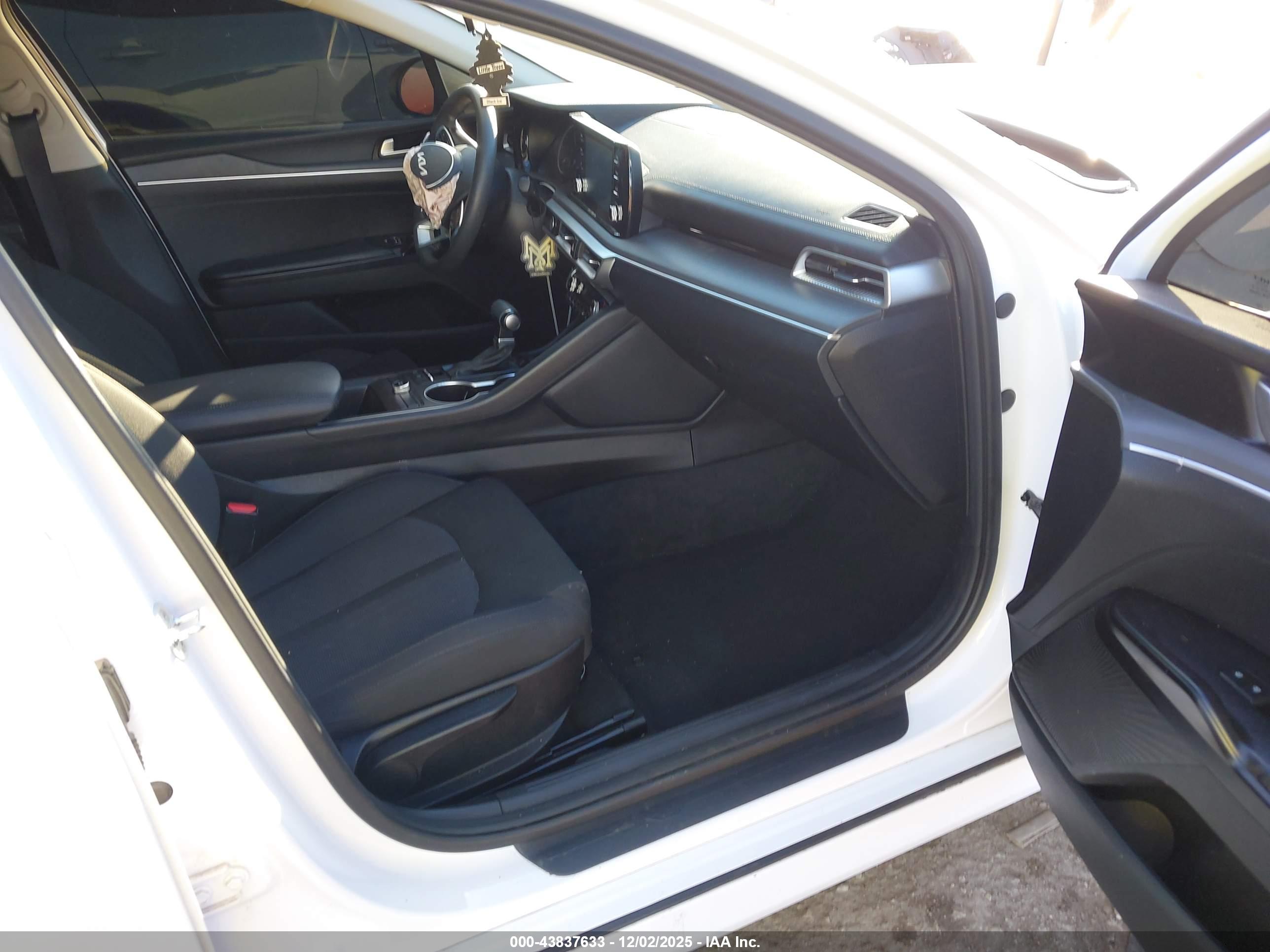 KIA K5 image 5