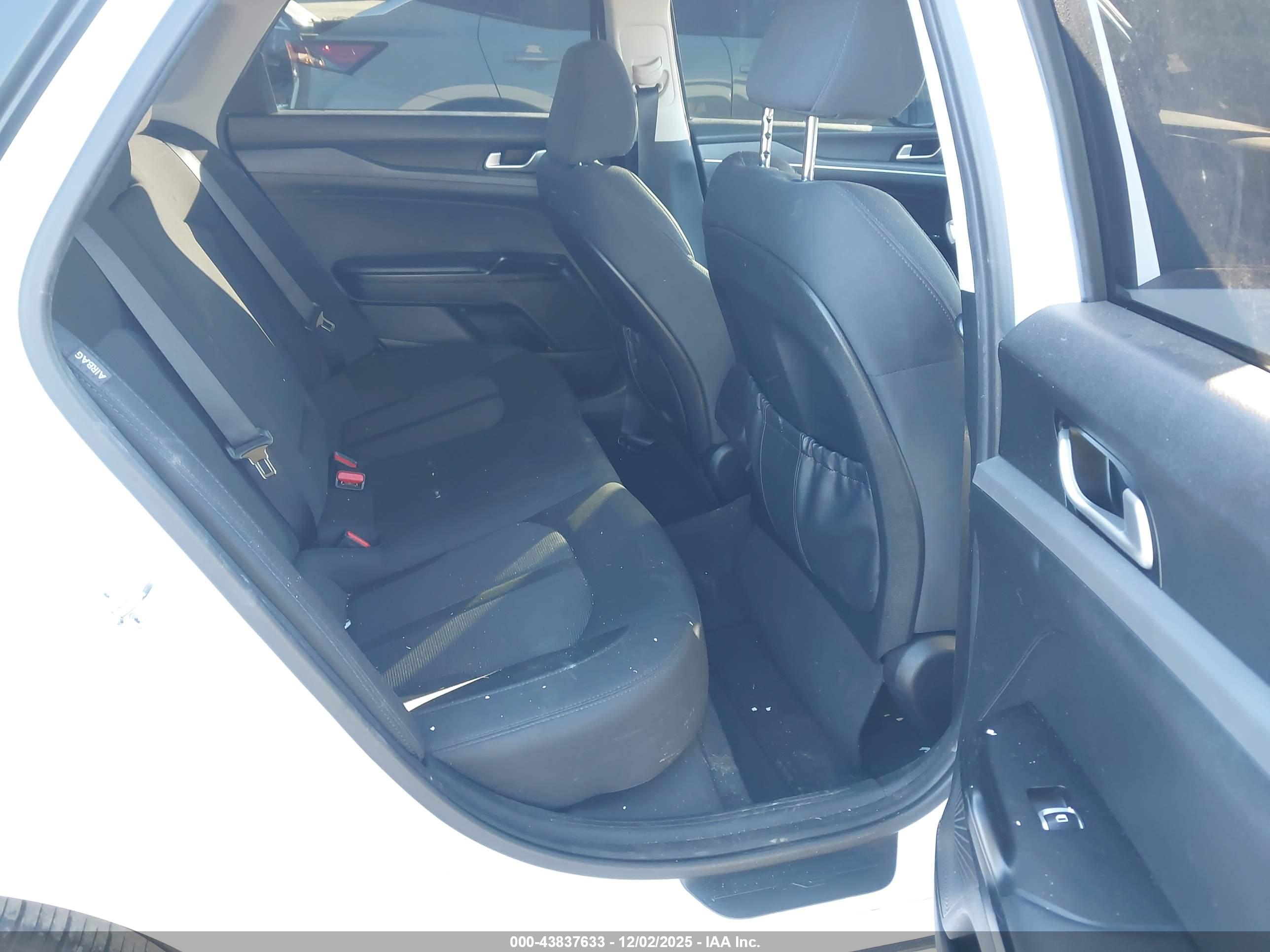 KIA K5 image 8