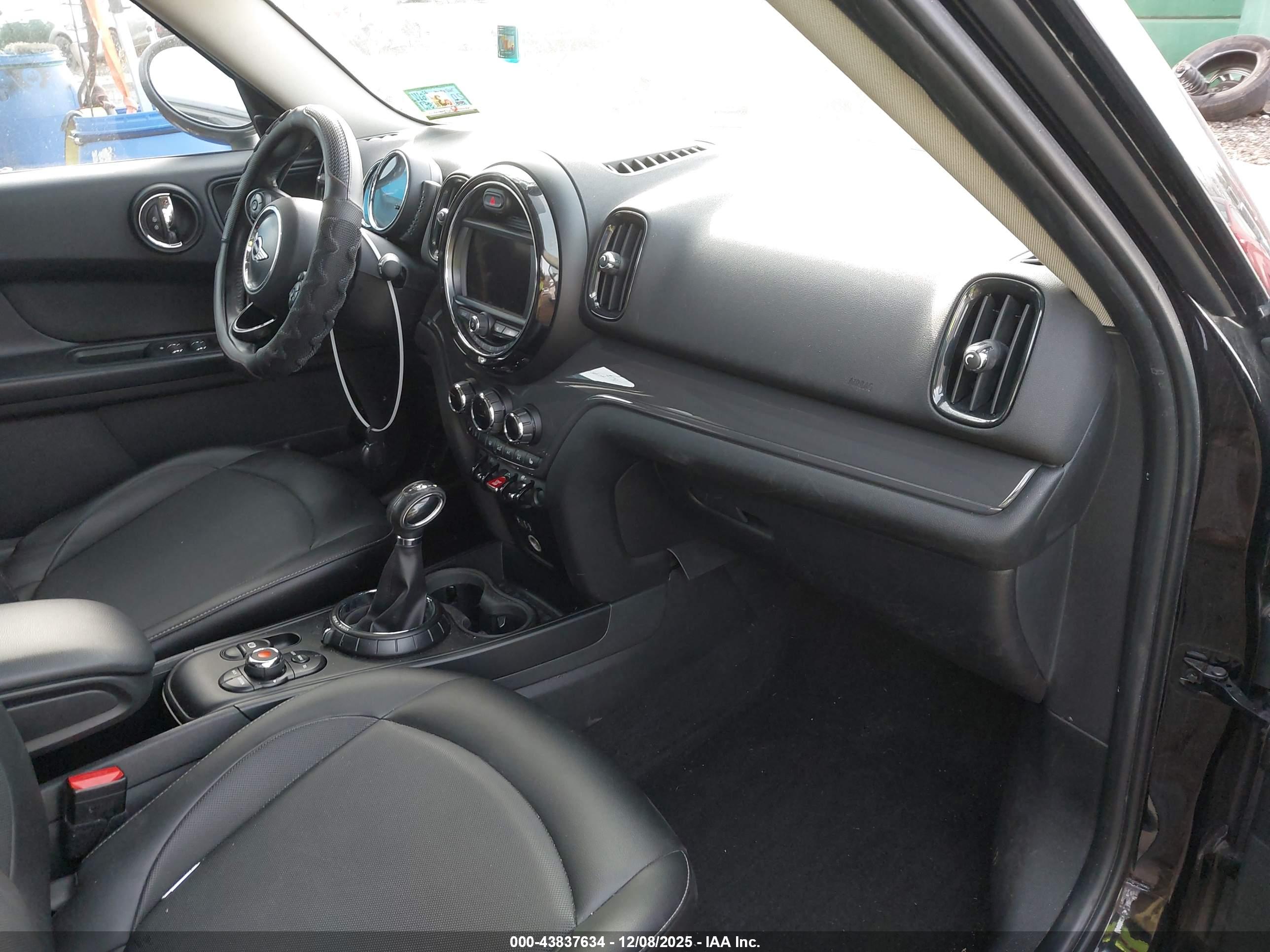 MINI COUNTRYMAN image 5