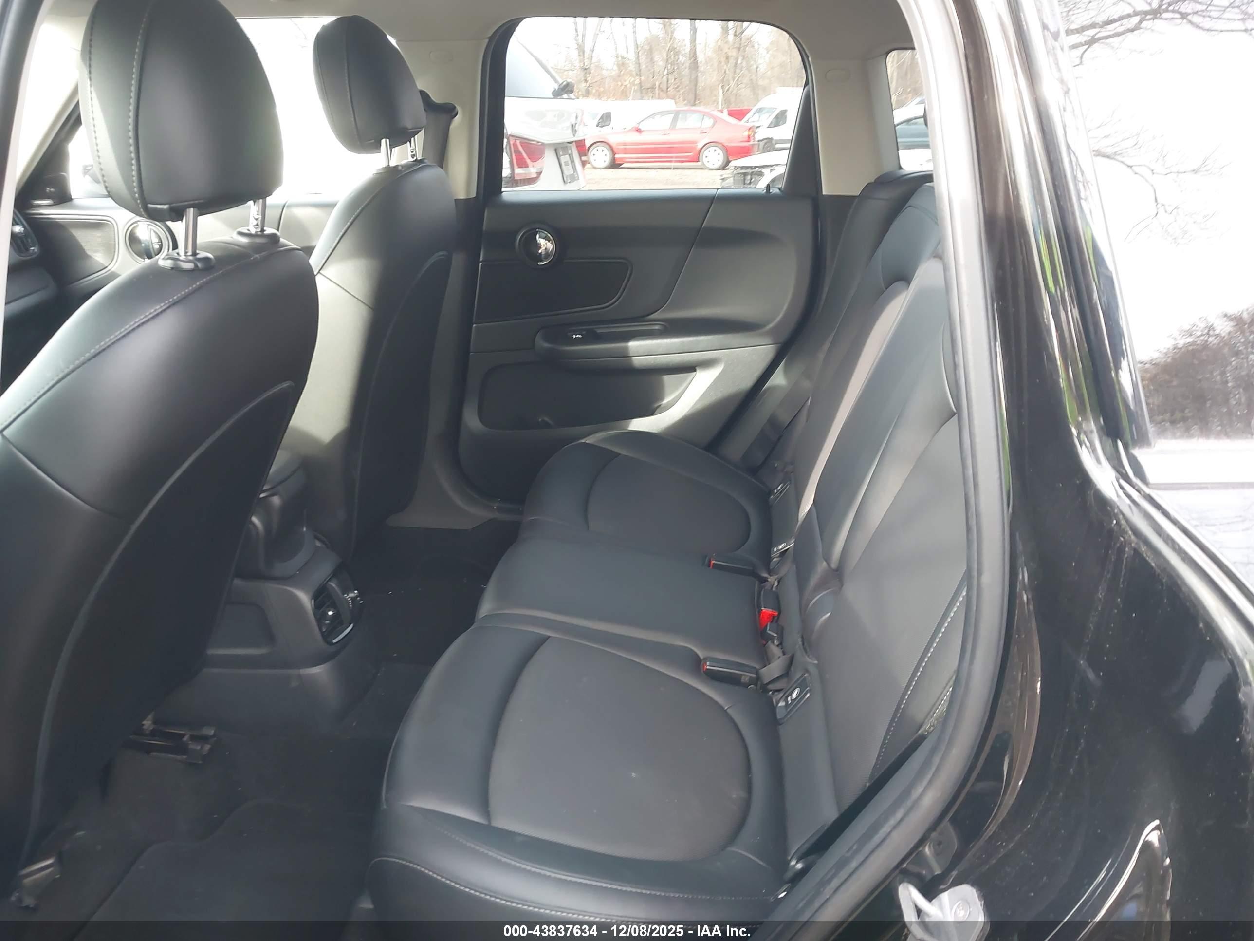 MINI COUNTRYMAN image 8