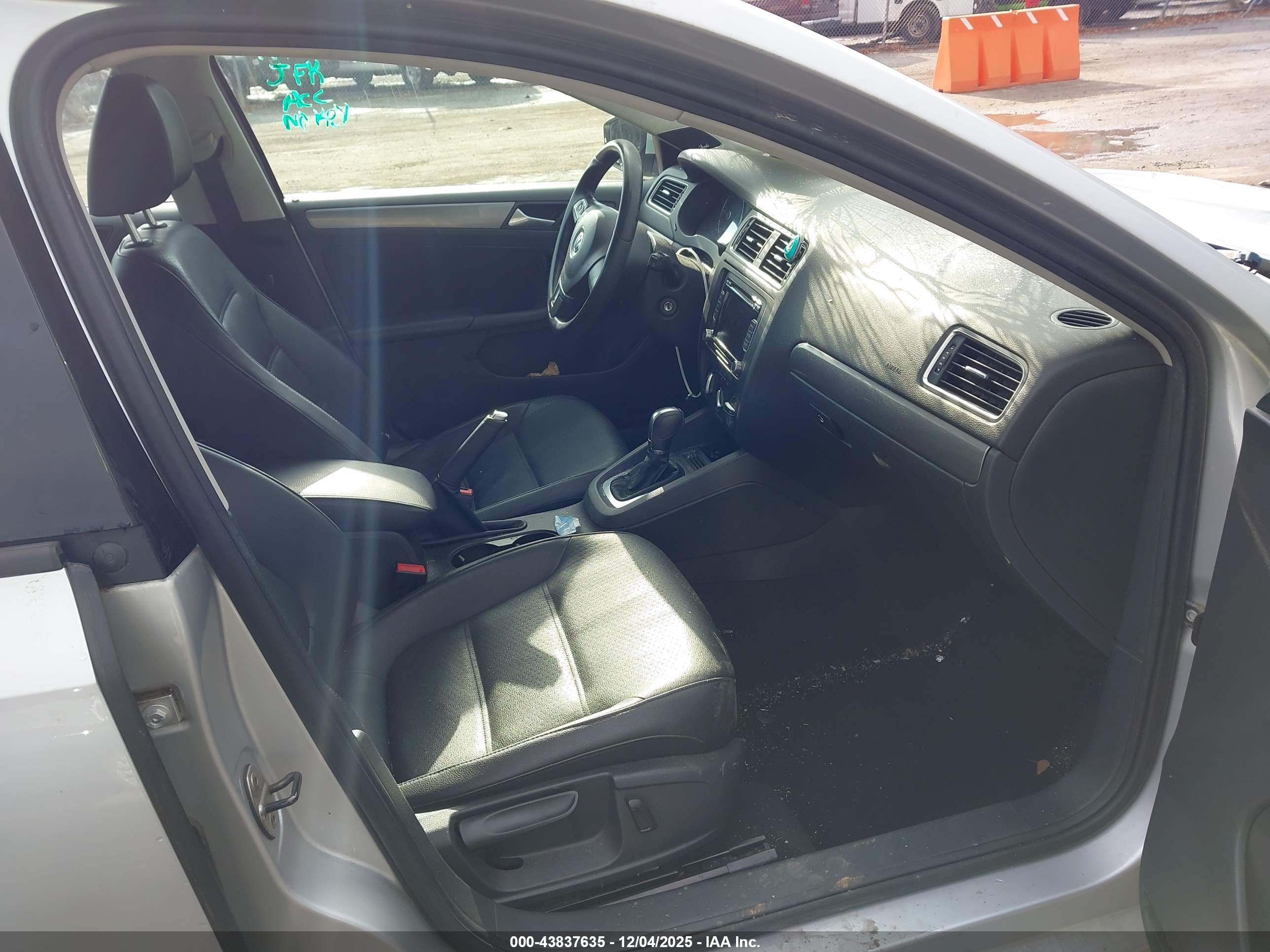 VOLKSWAGEN JETTA image 5