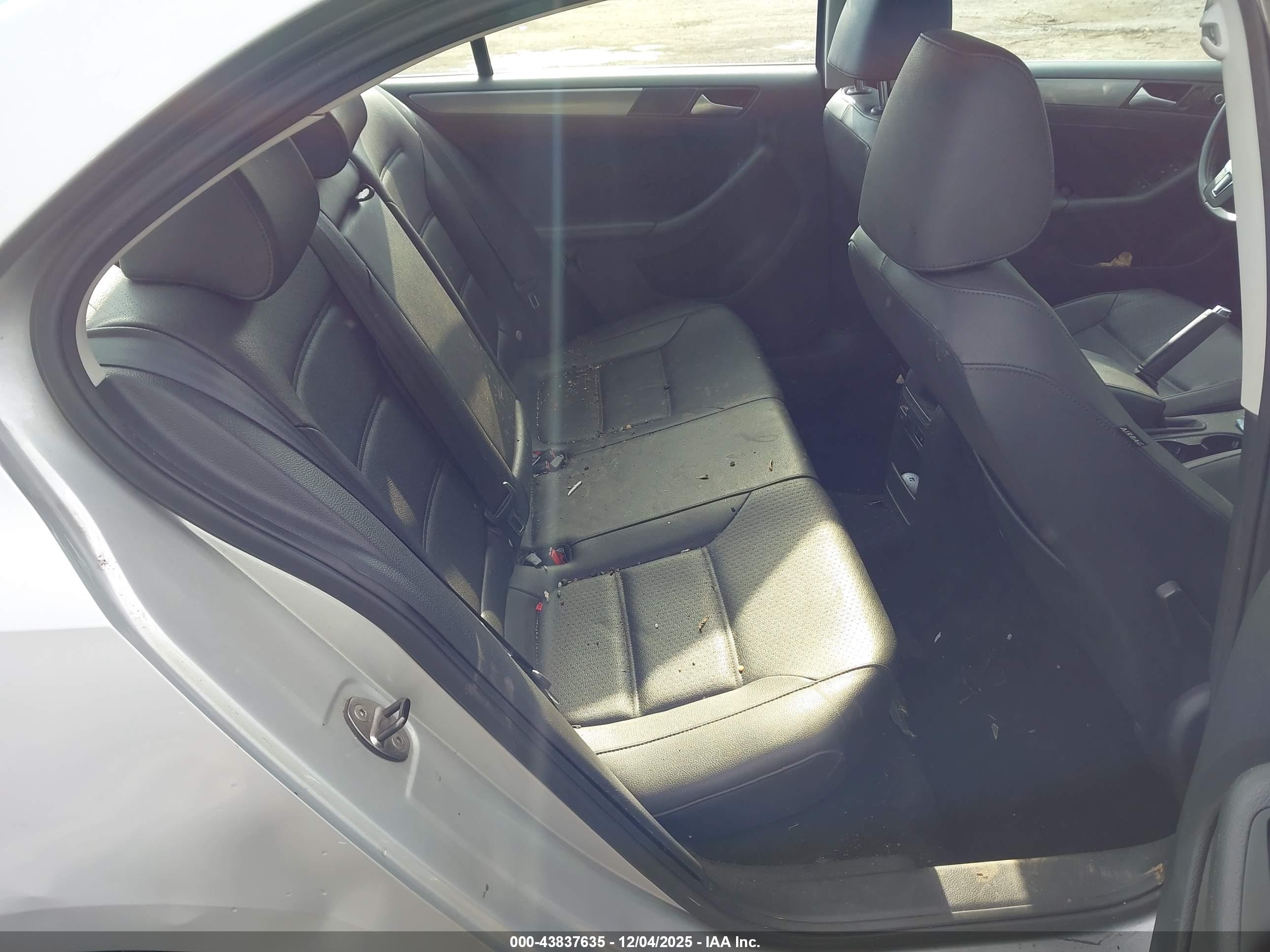 VOLKSWAGEN JETTA image 8
