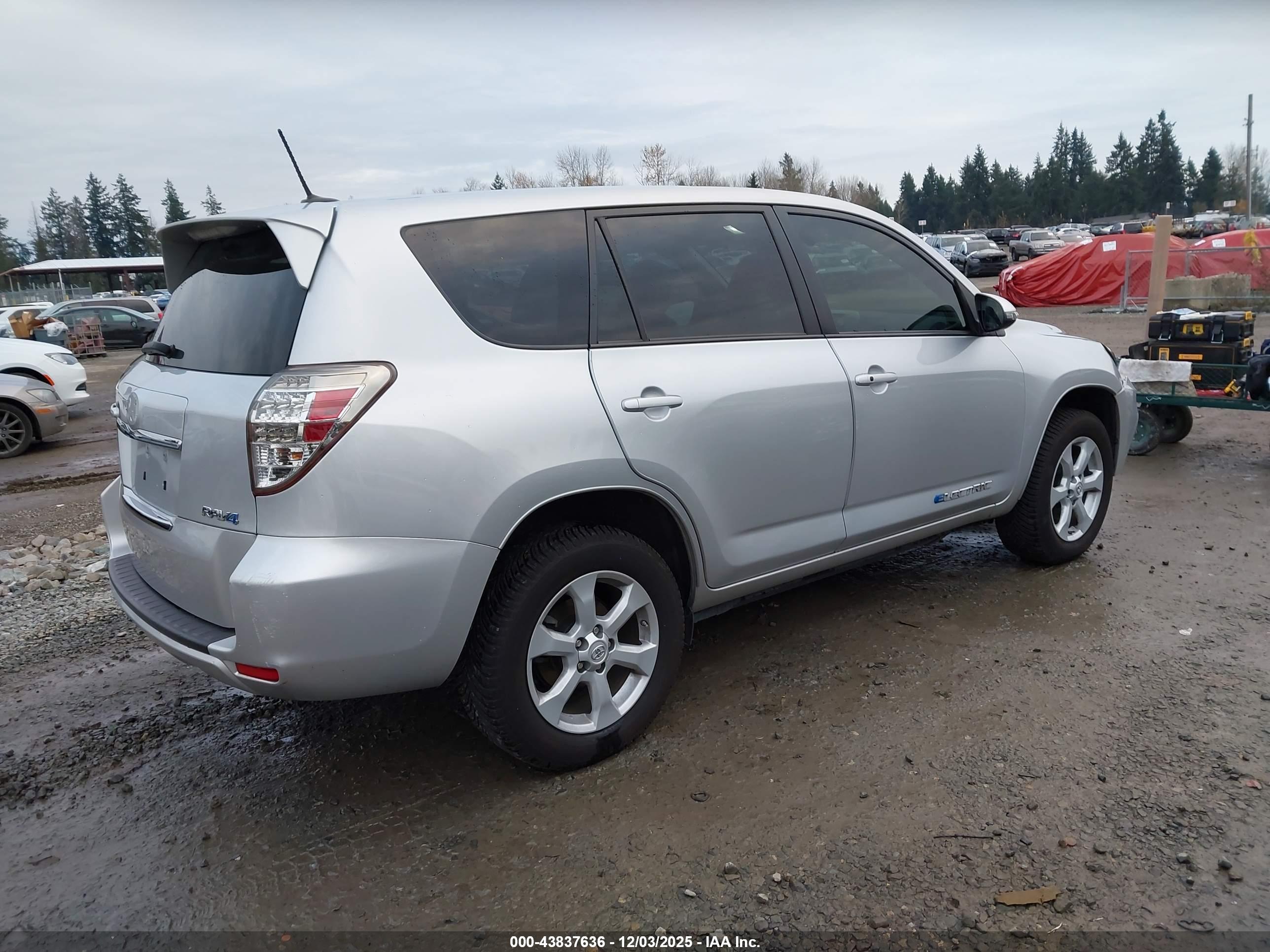 TOYOTA RAV4 image 4