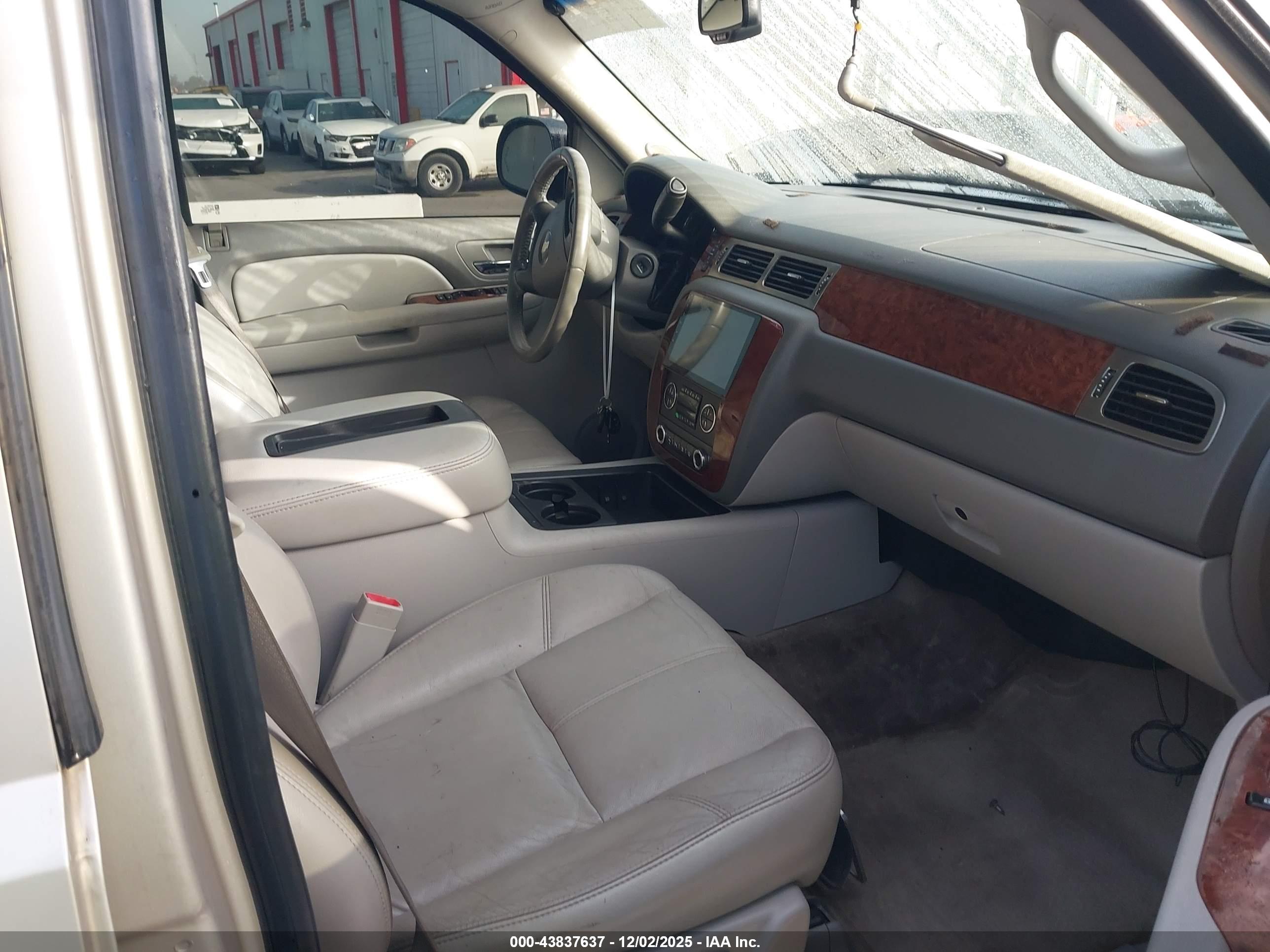 CHEVROLET TAHOE image 5