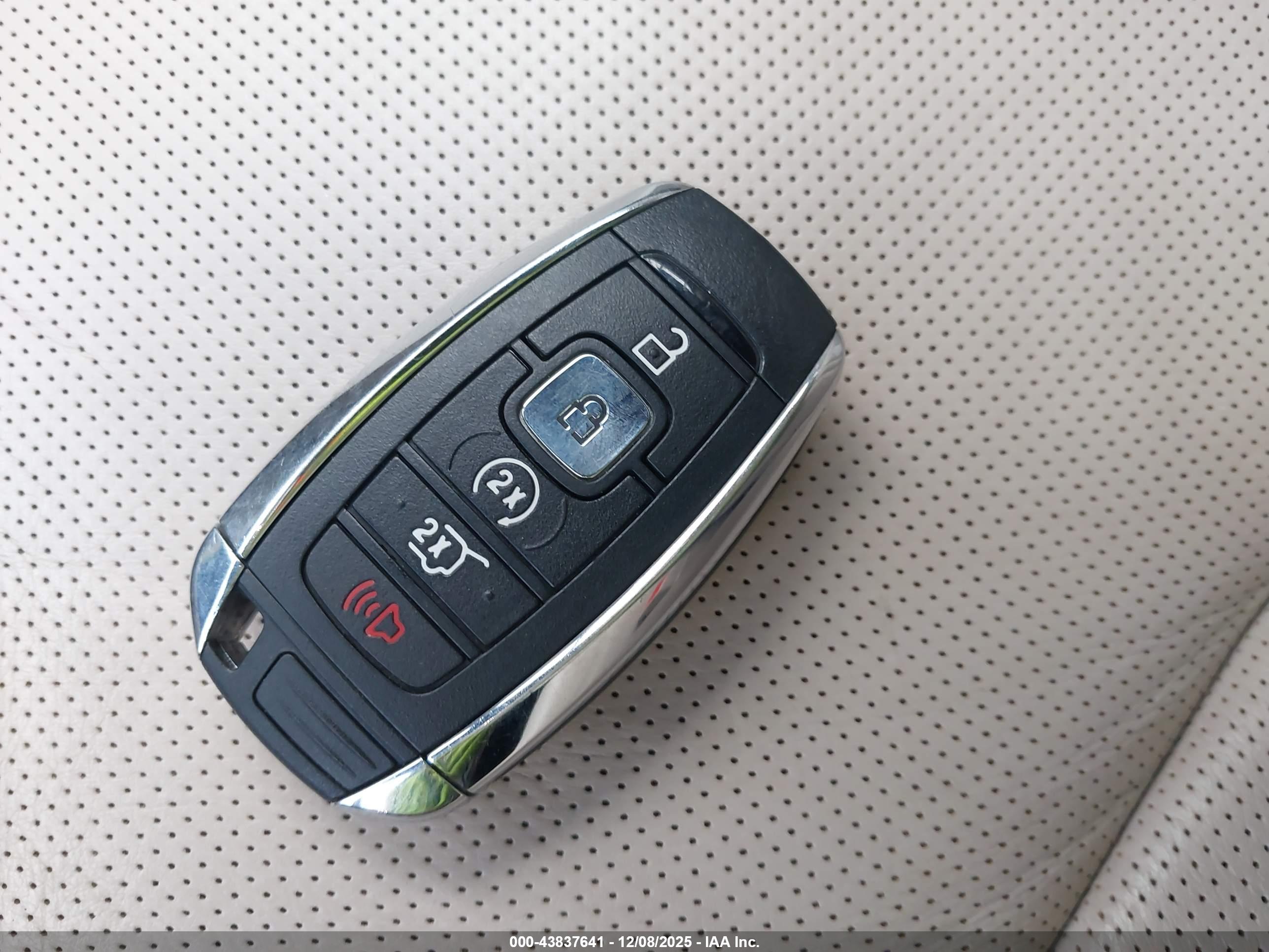 LINCOLN MKC image 11