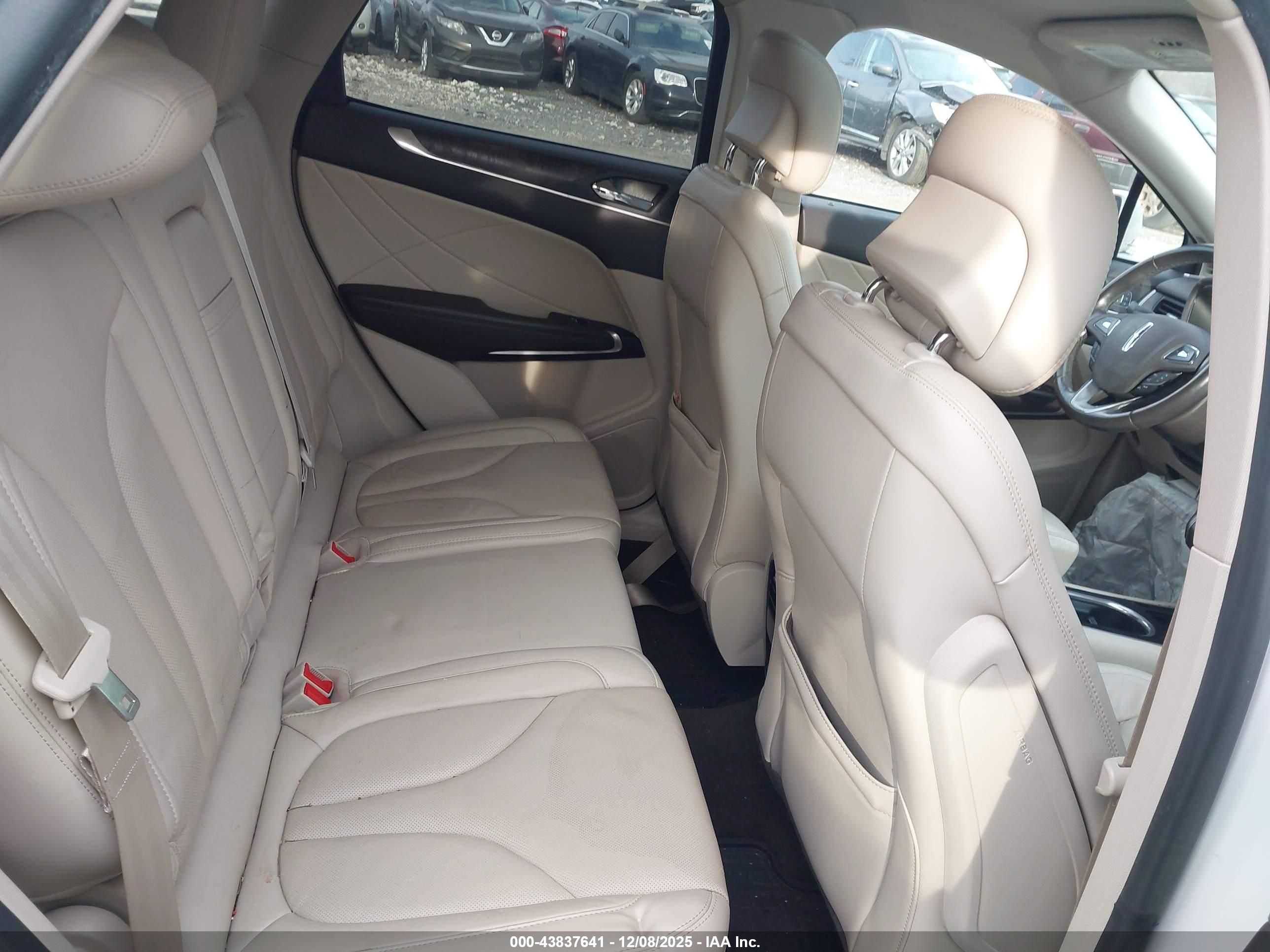 LINCOLN MKC image 8