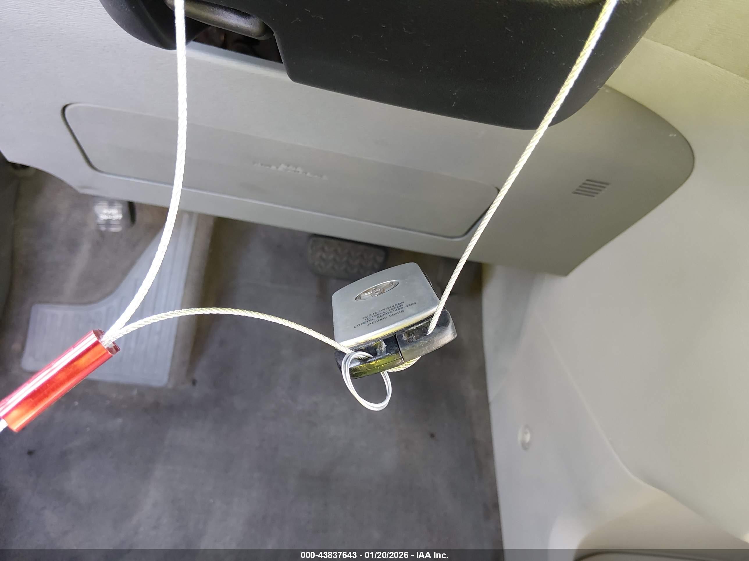 TOYOTA SIENNA image 11