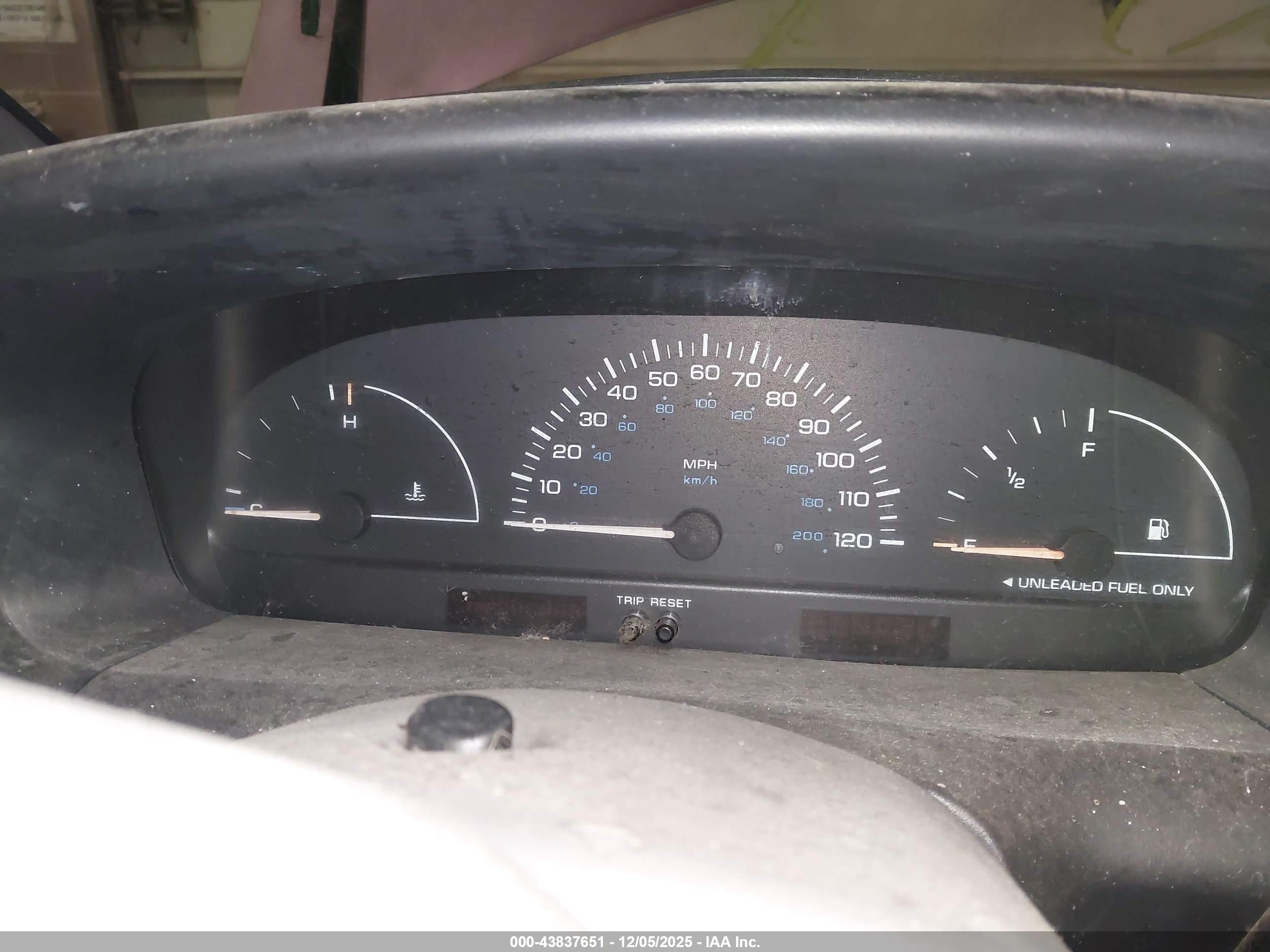 CHRYSLER VOYAGER image 7