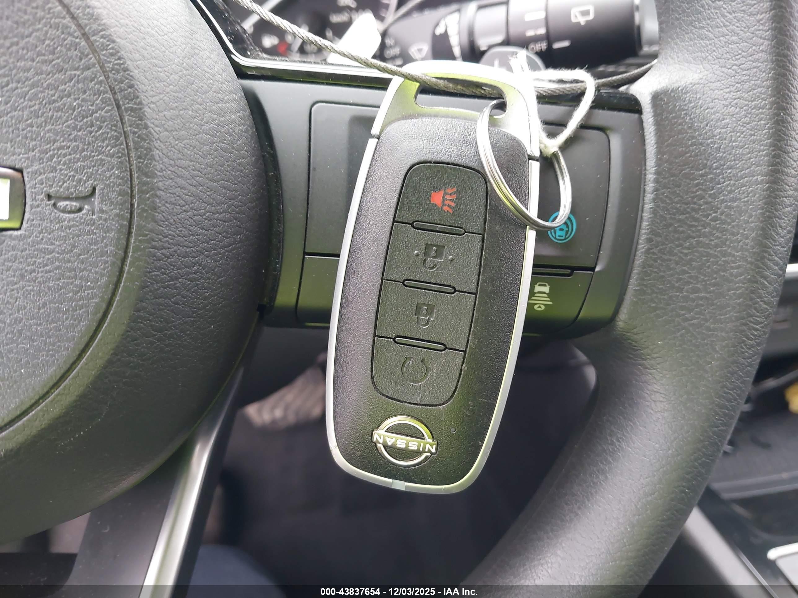 NISSAN ROGUE image 11