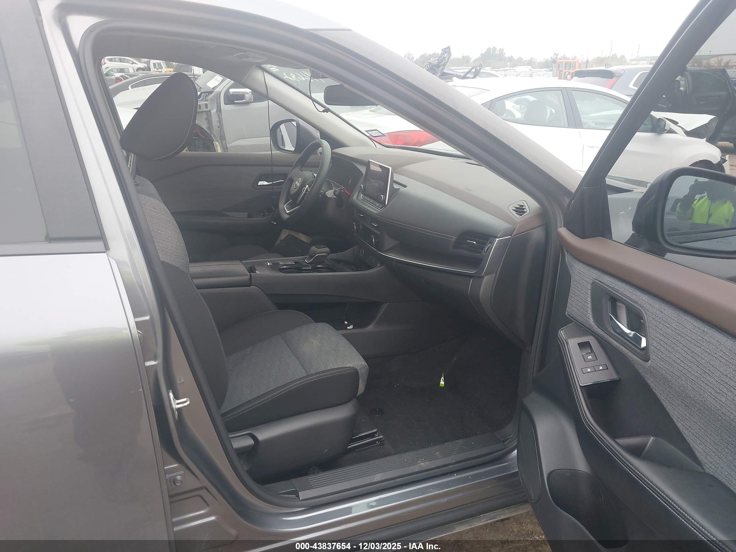 NISSAN ROGUE image 5