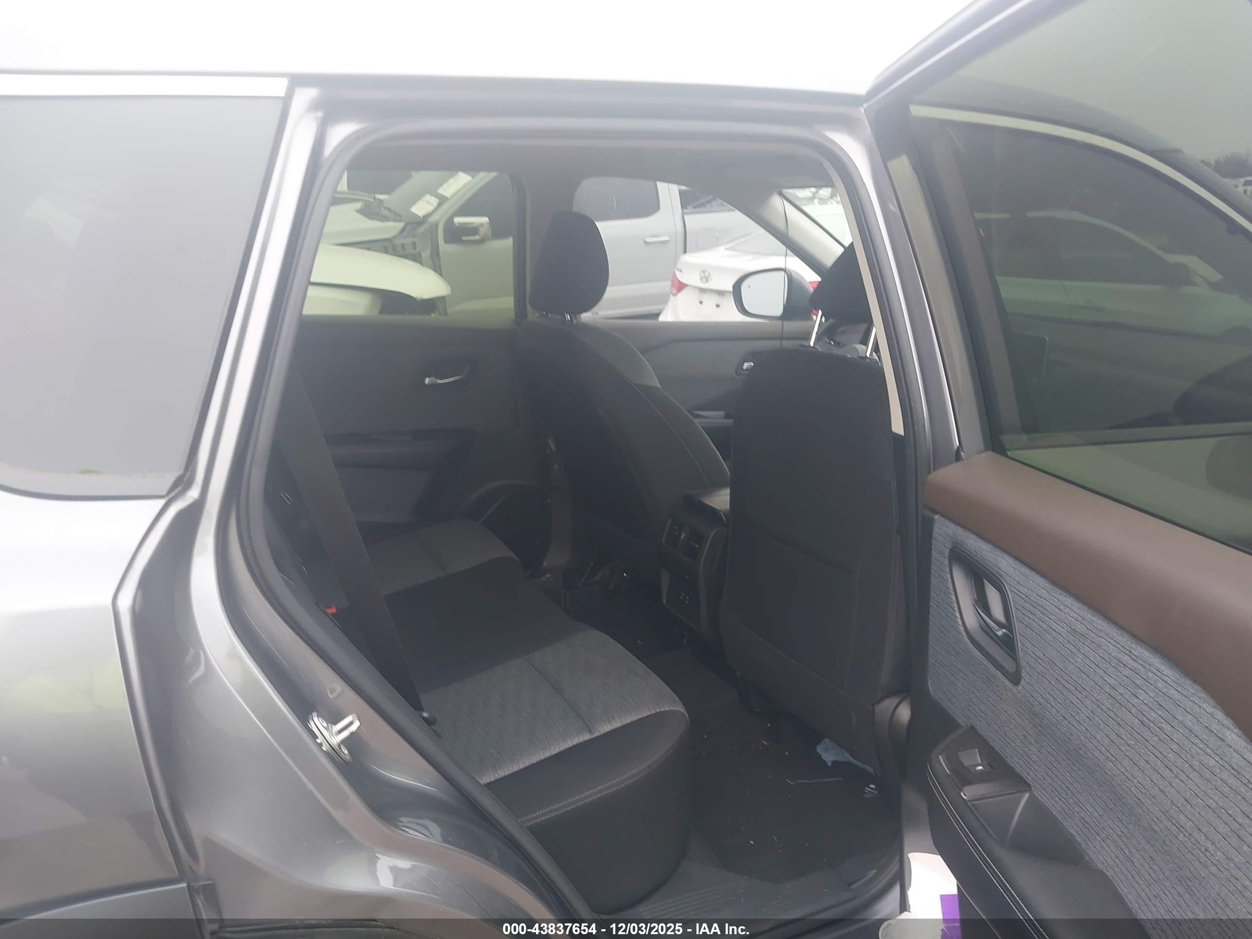 NISSAN ROGUE image 8