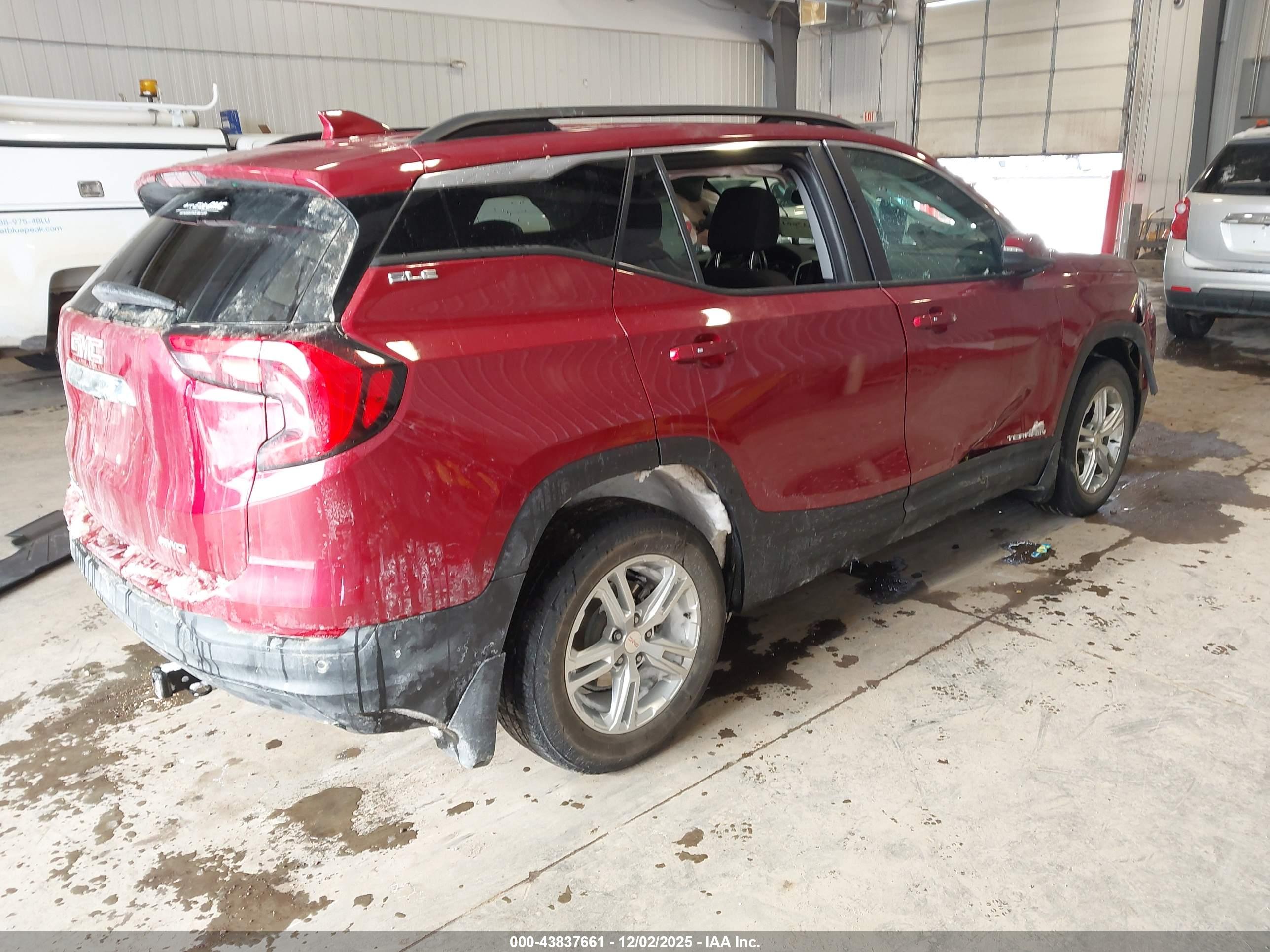 GMC TERRAIN image 4