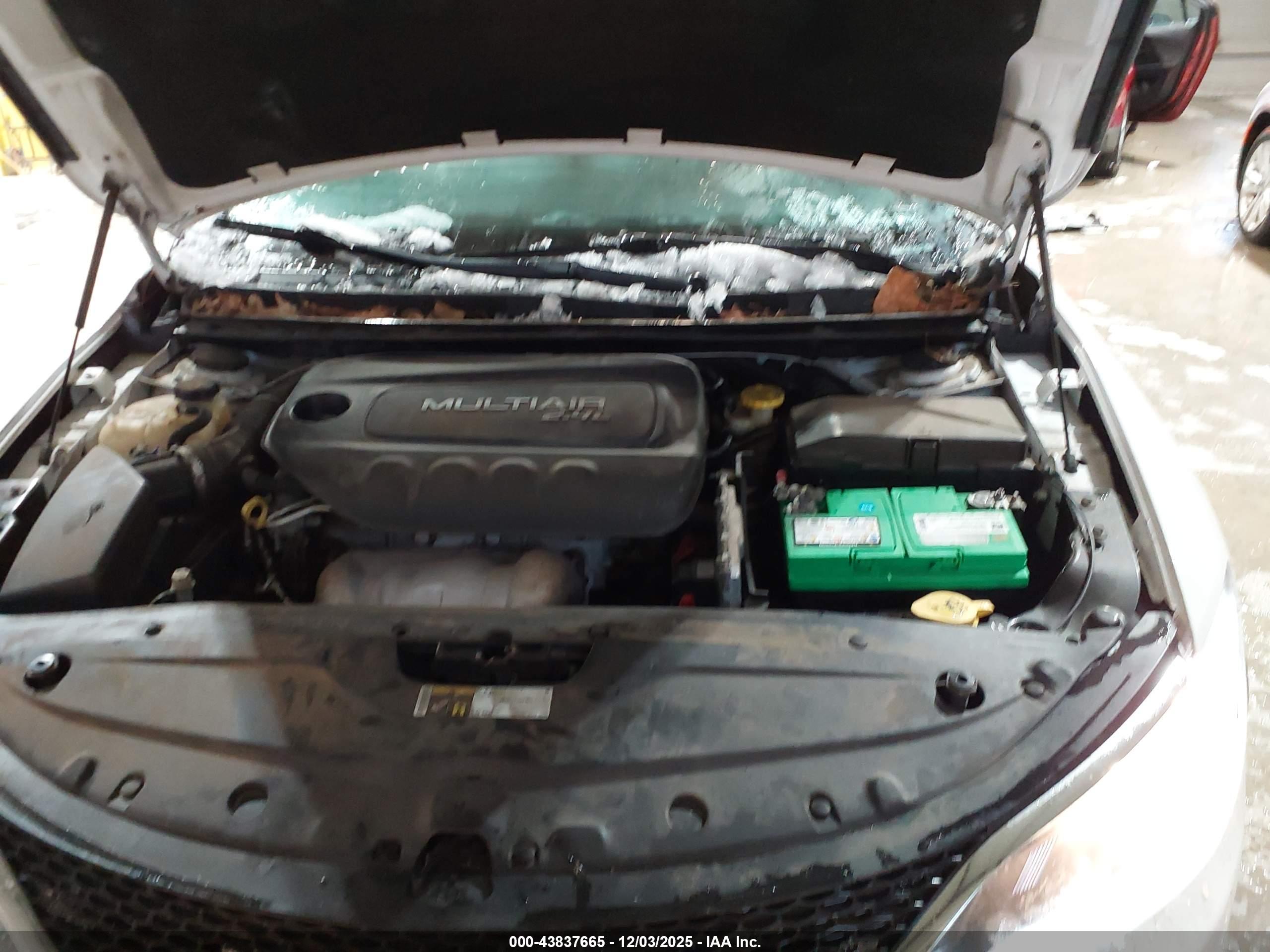 CHRYSLER 200 image 10