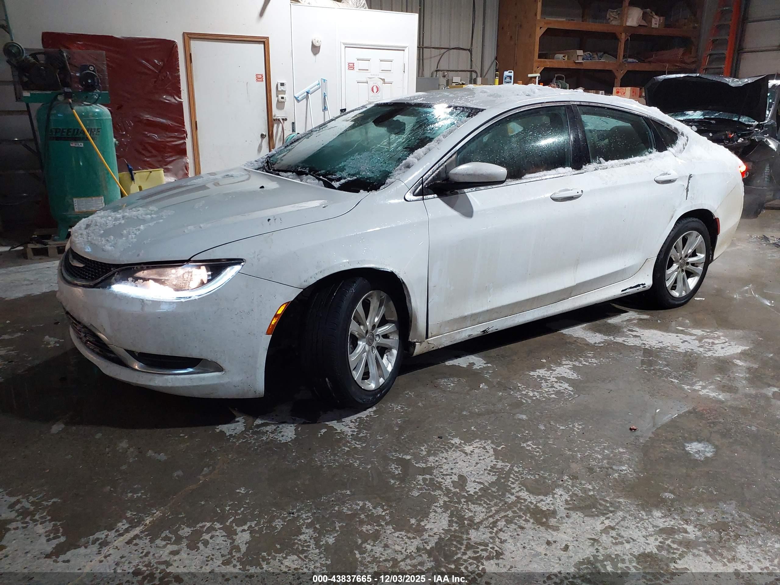 CHRYSLER 200 image 2