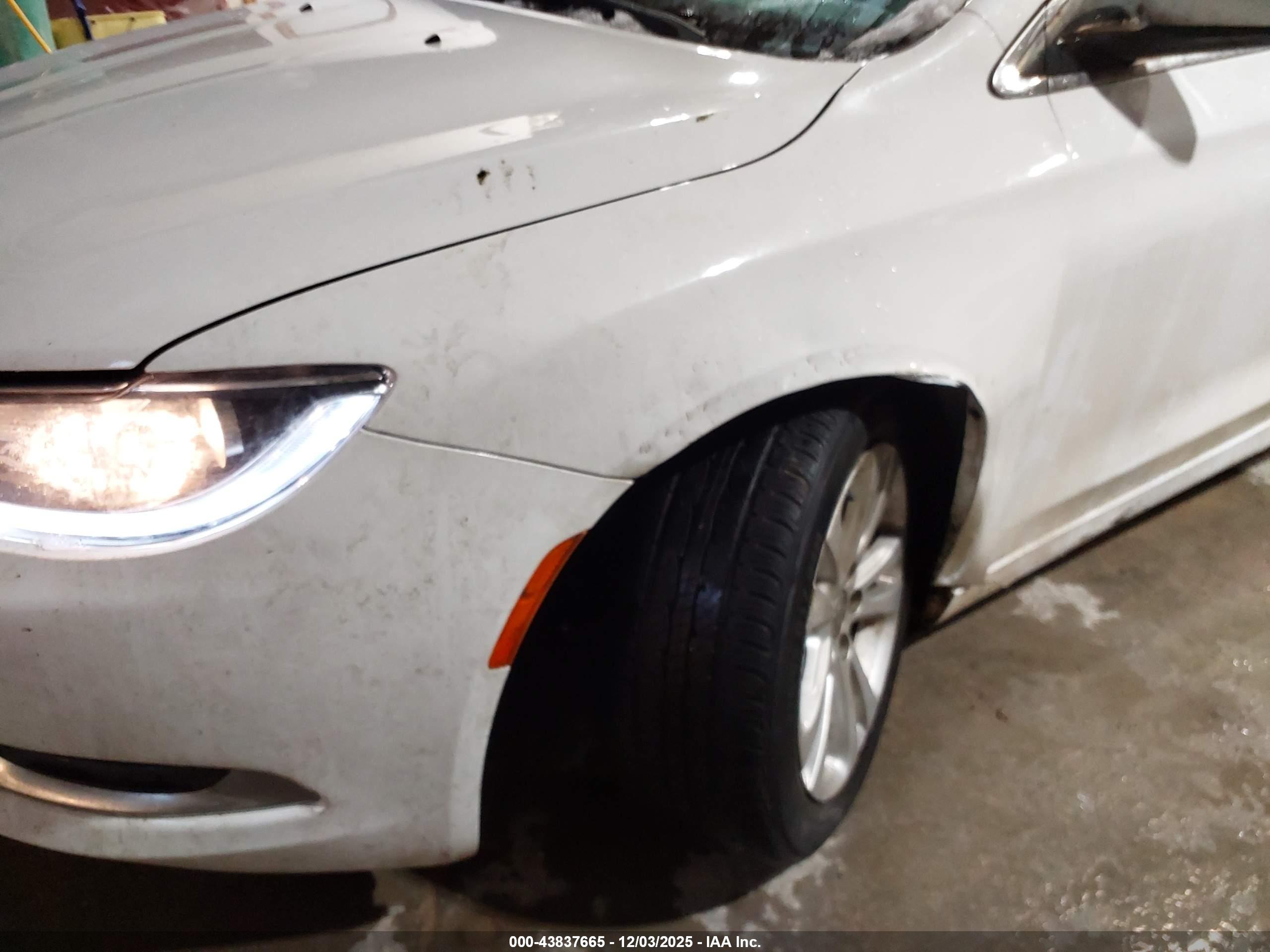CHRYSLER 200 image 6