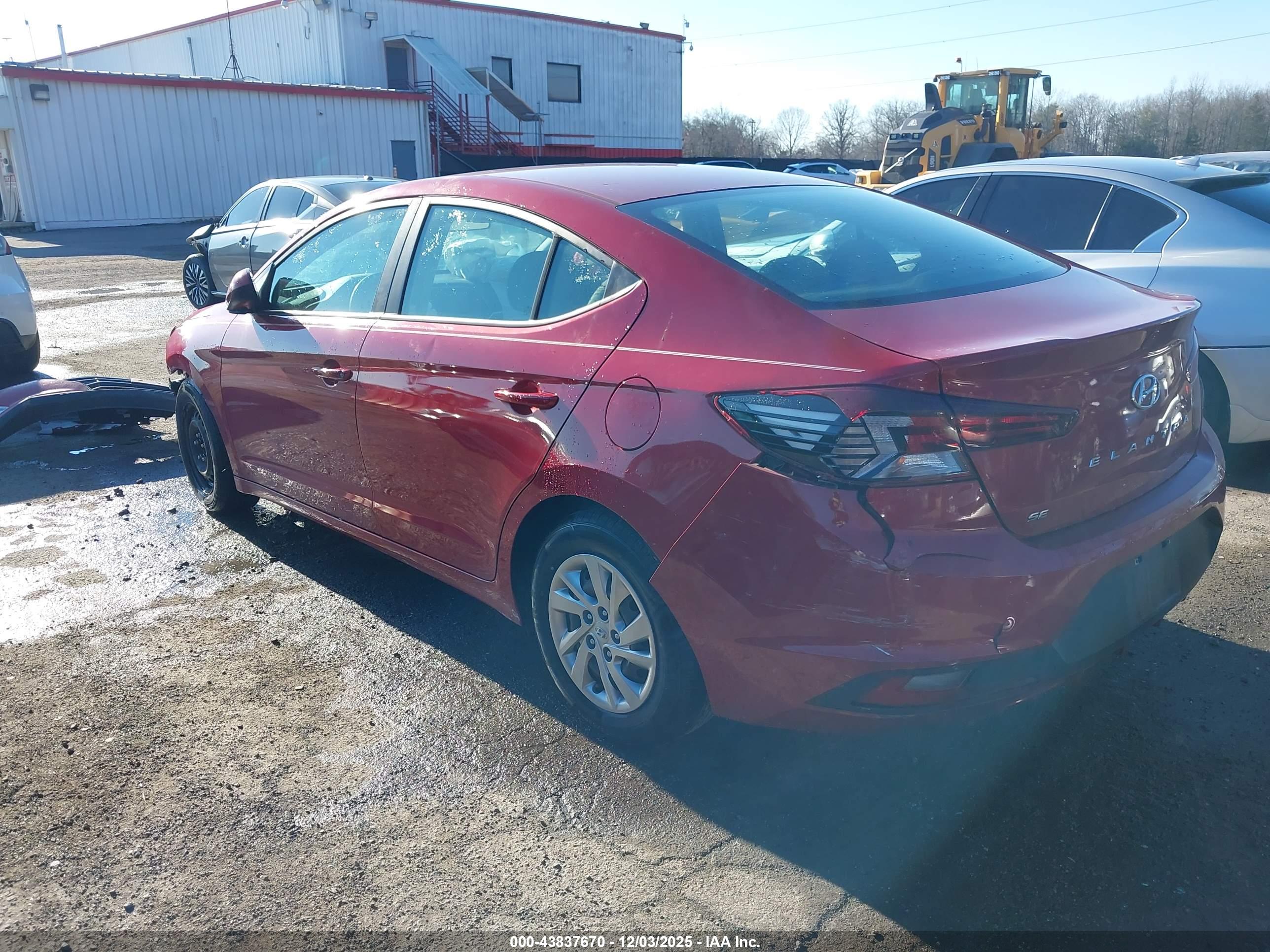 HYUNDAI ELANTRA image 3