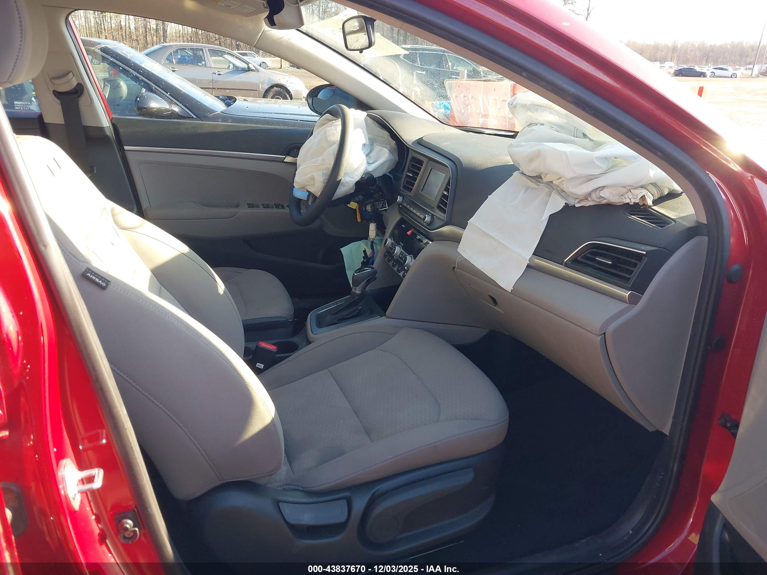 HYUNDAI ELANTRA image 5