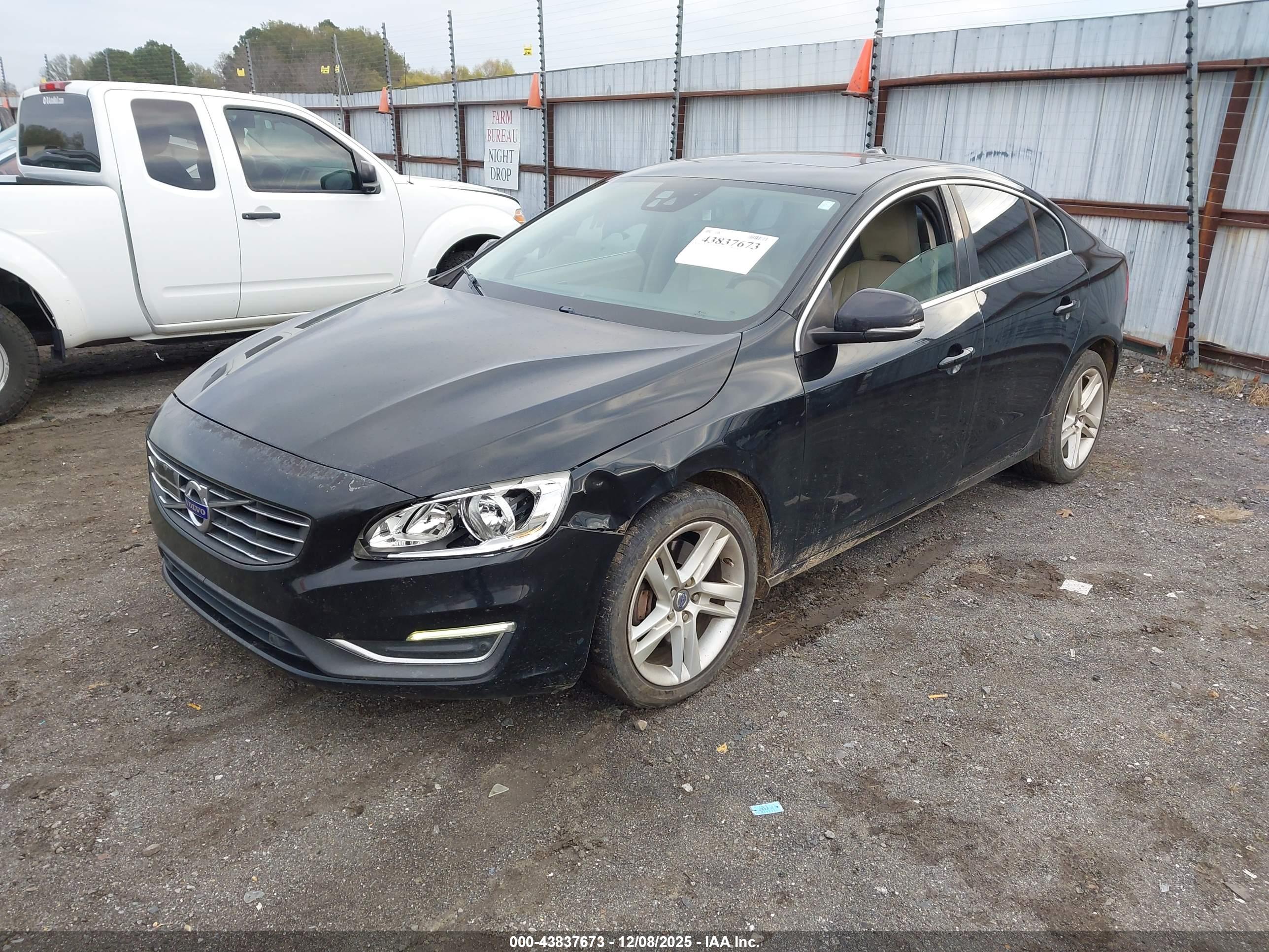 VOLVO S60 image 2