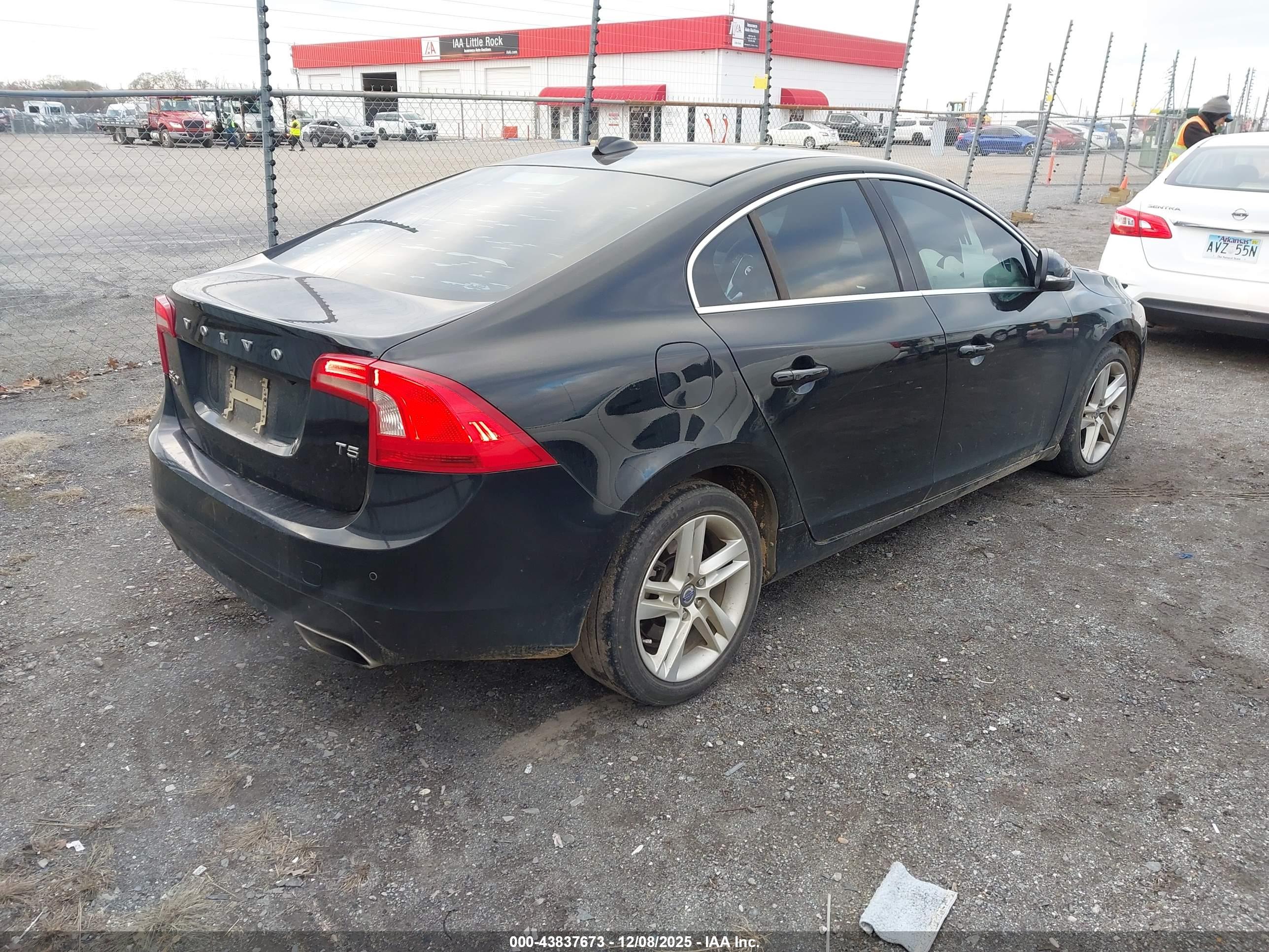 VOLVO S60 image 4