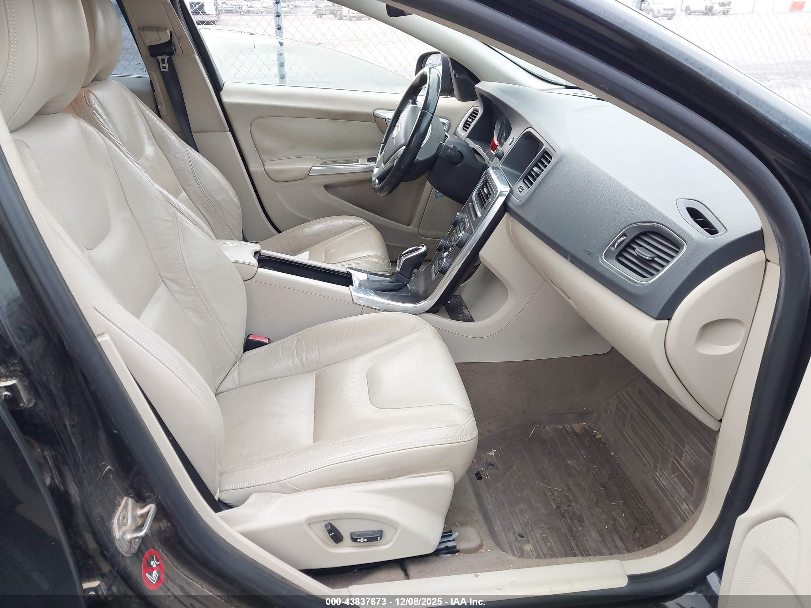 VOLVO S60 image 5