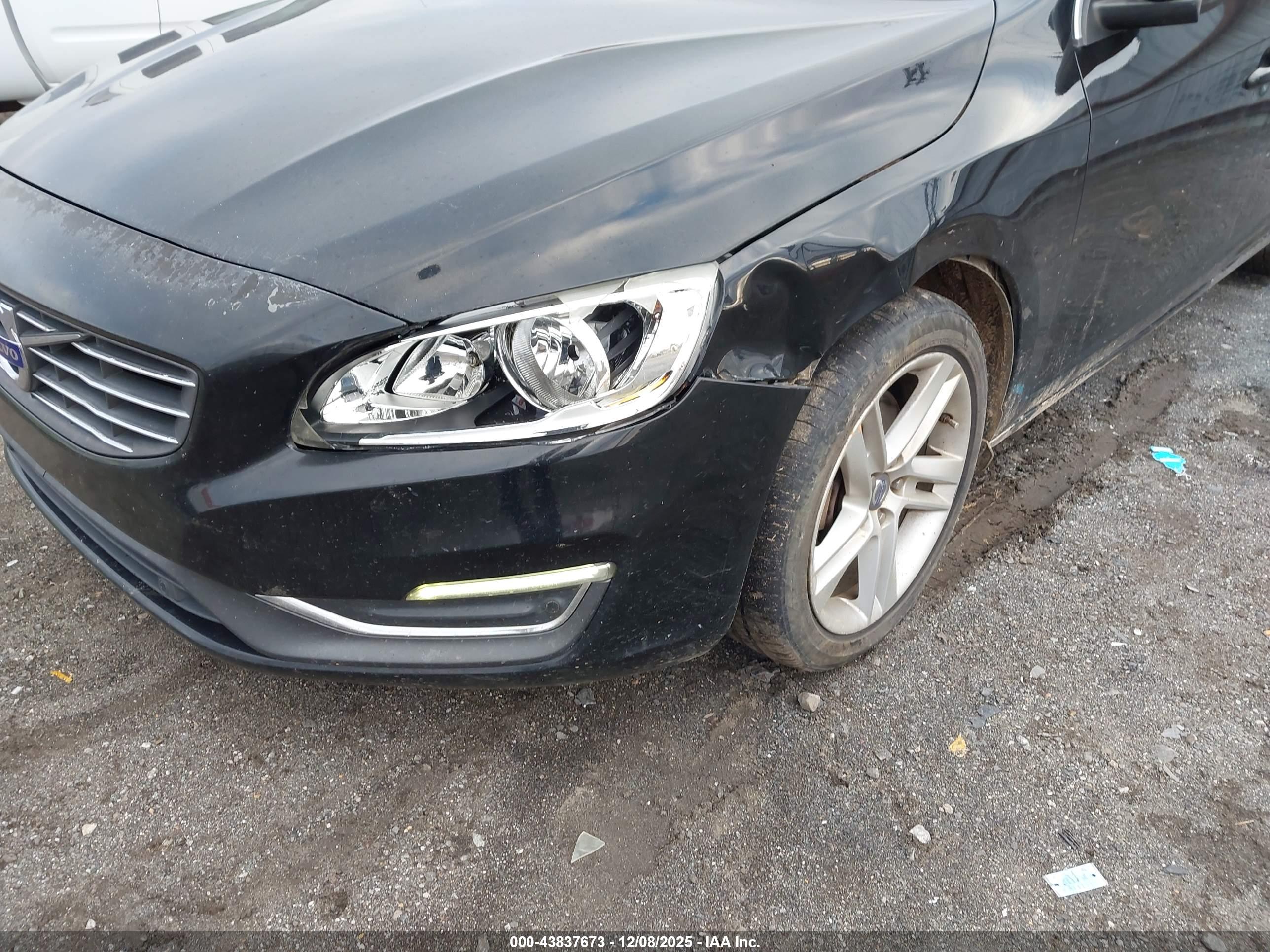 VOLVO S60 image 6