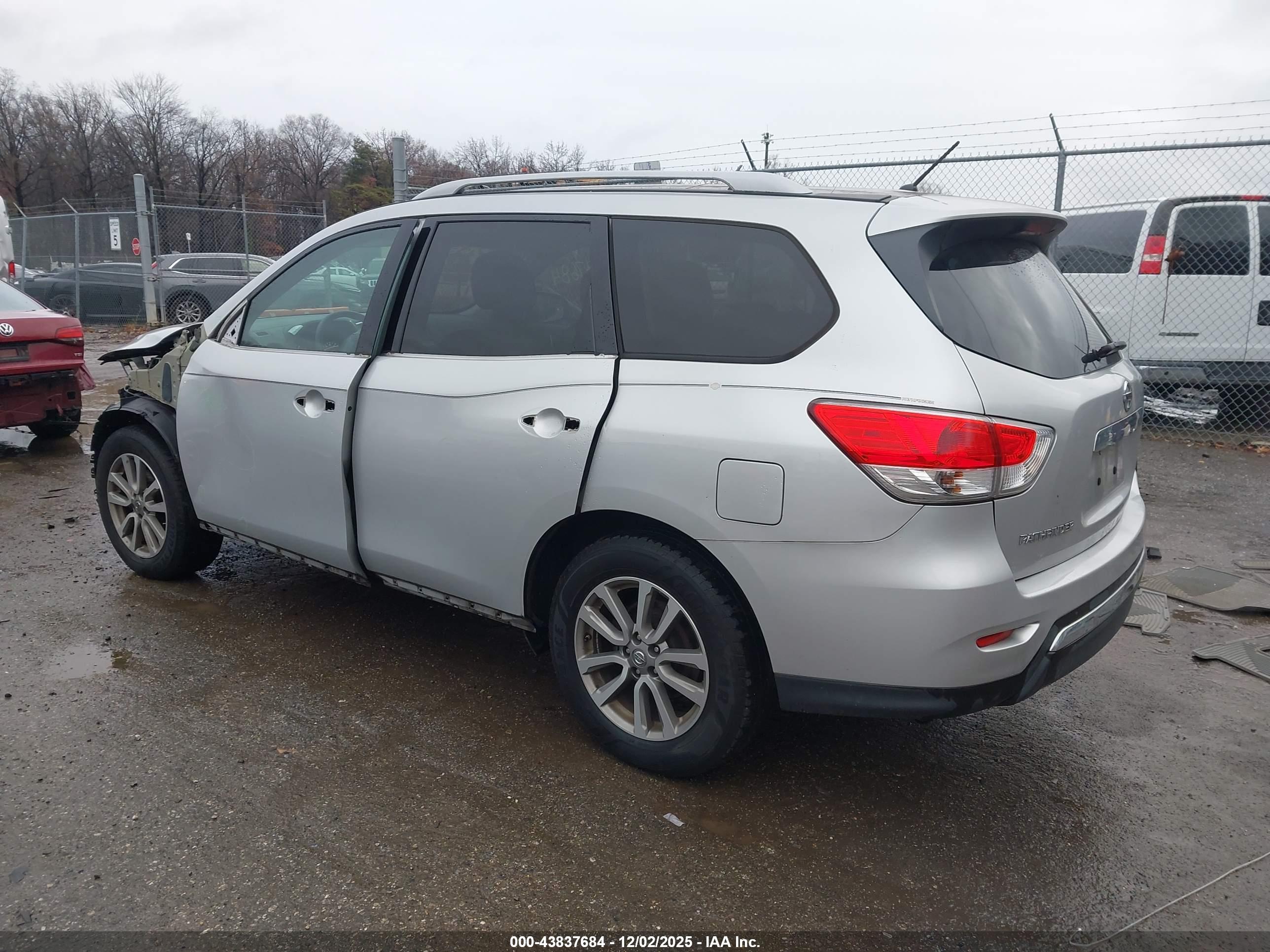 NISSAN PATHFINDER image 3