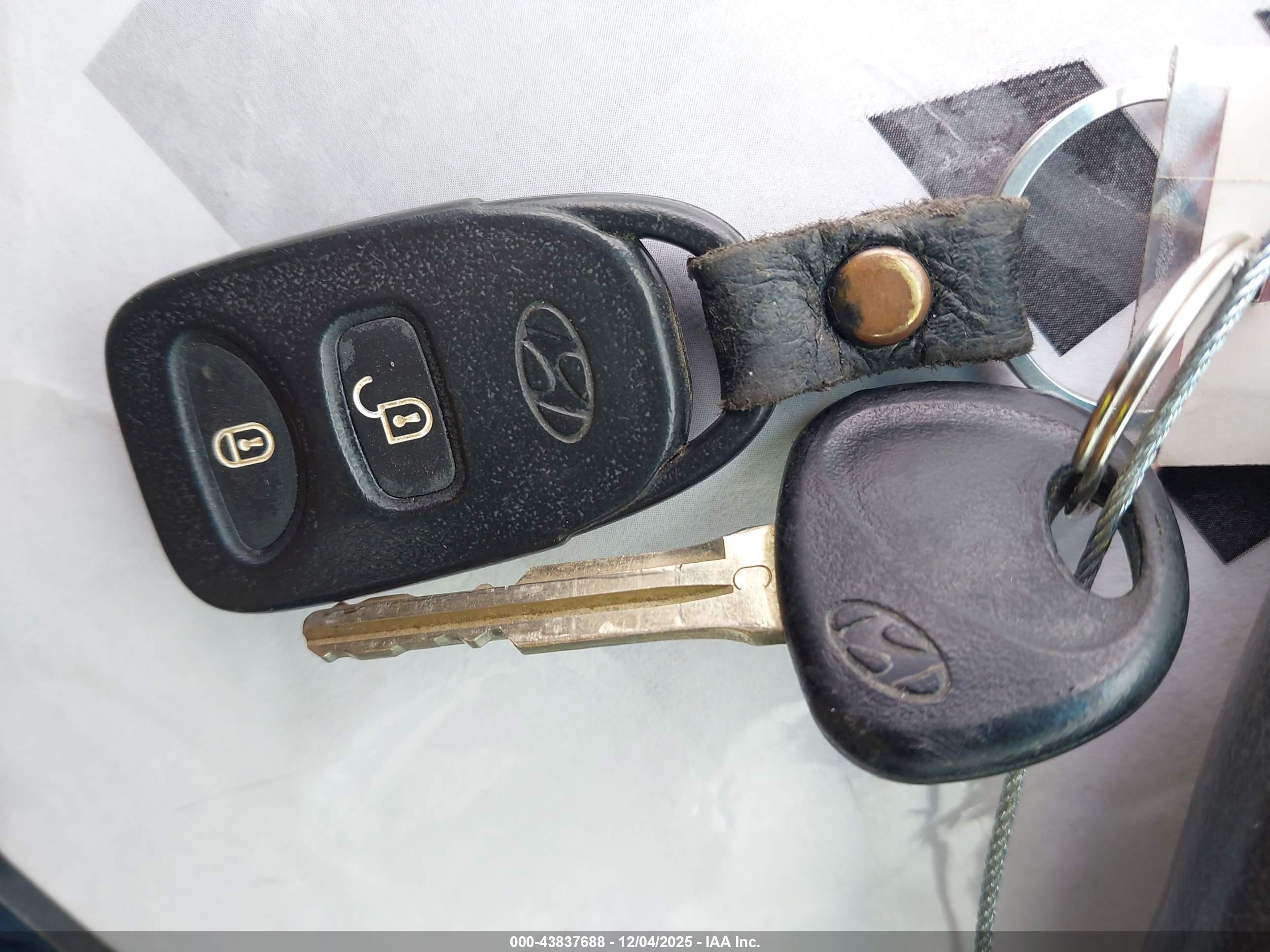 HYUNDAI SANTA image 11