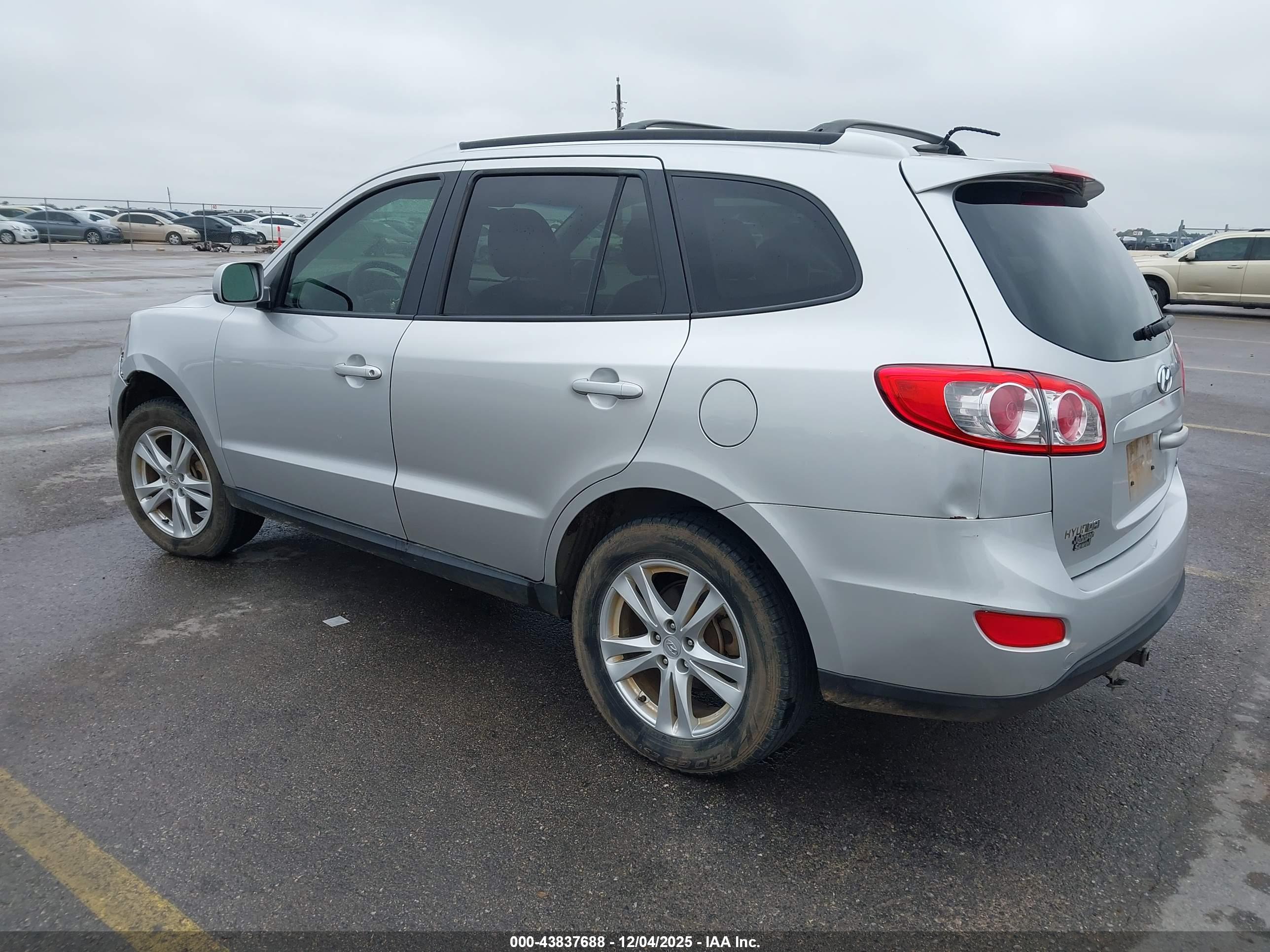 HYUNDAI SANTA image 3