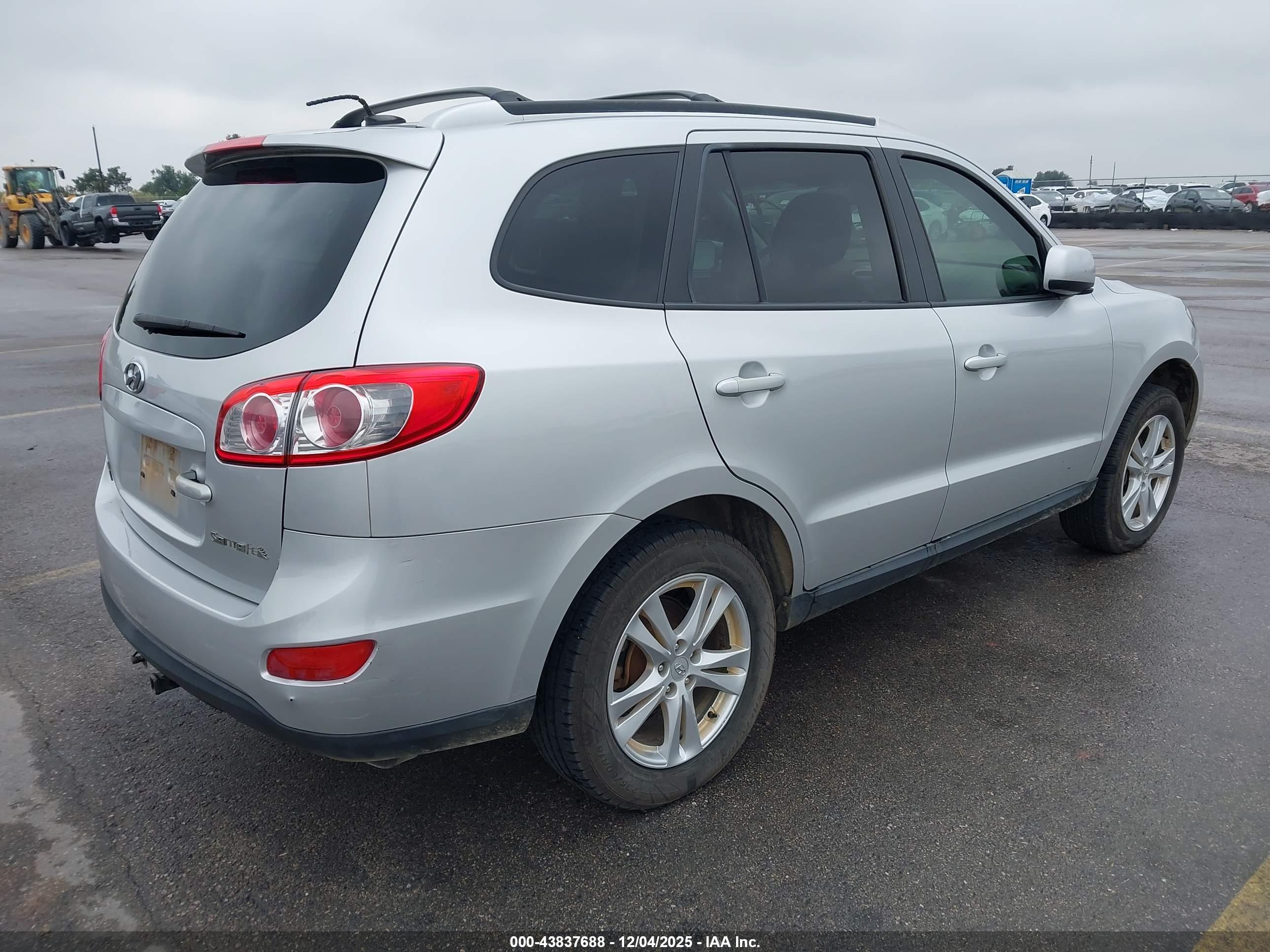 HYUNDAI SANTA image 4