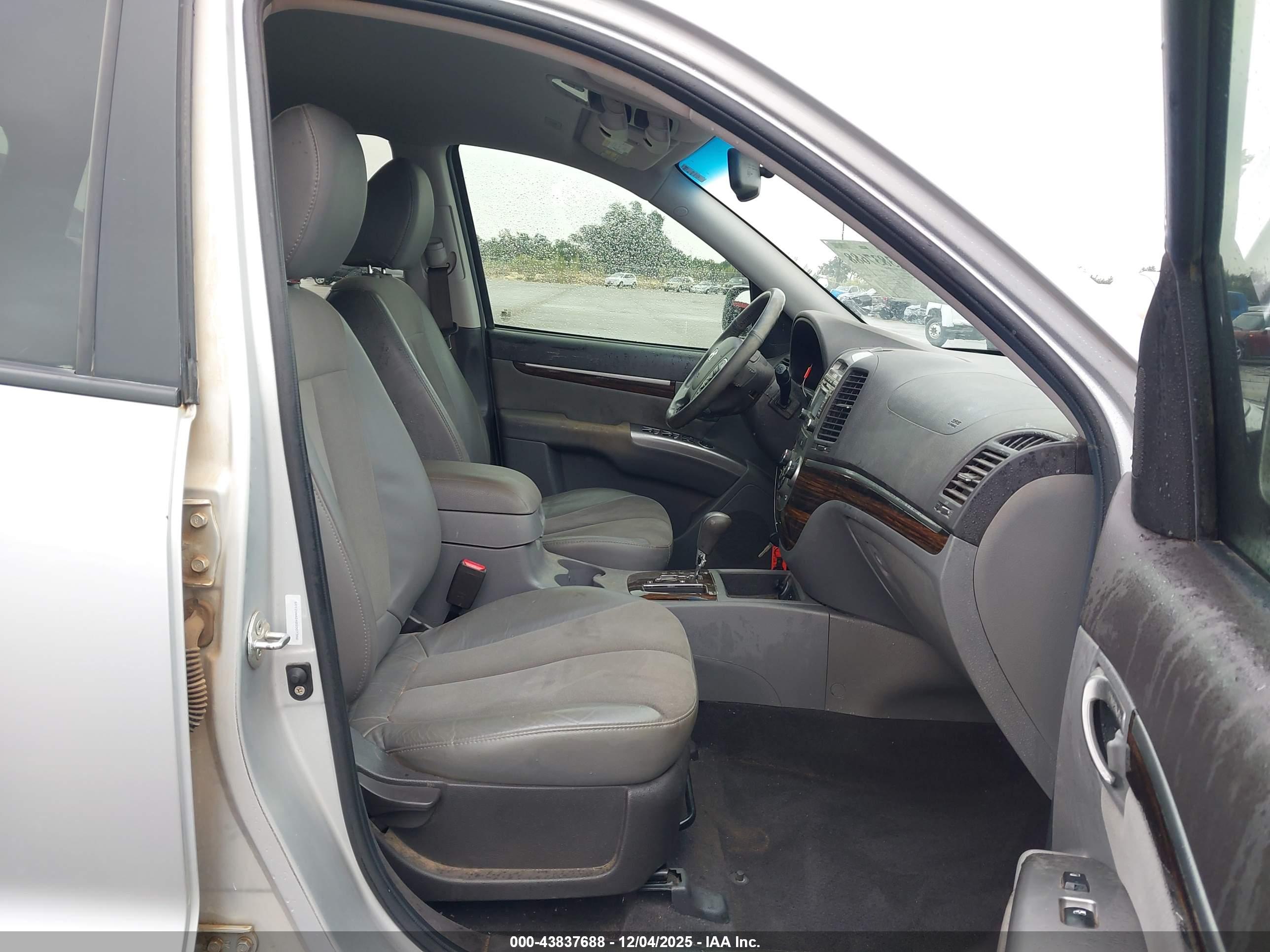HYUNDAI SANTA image 5