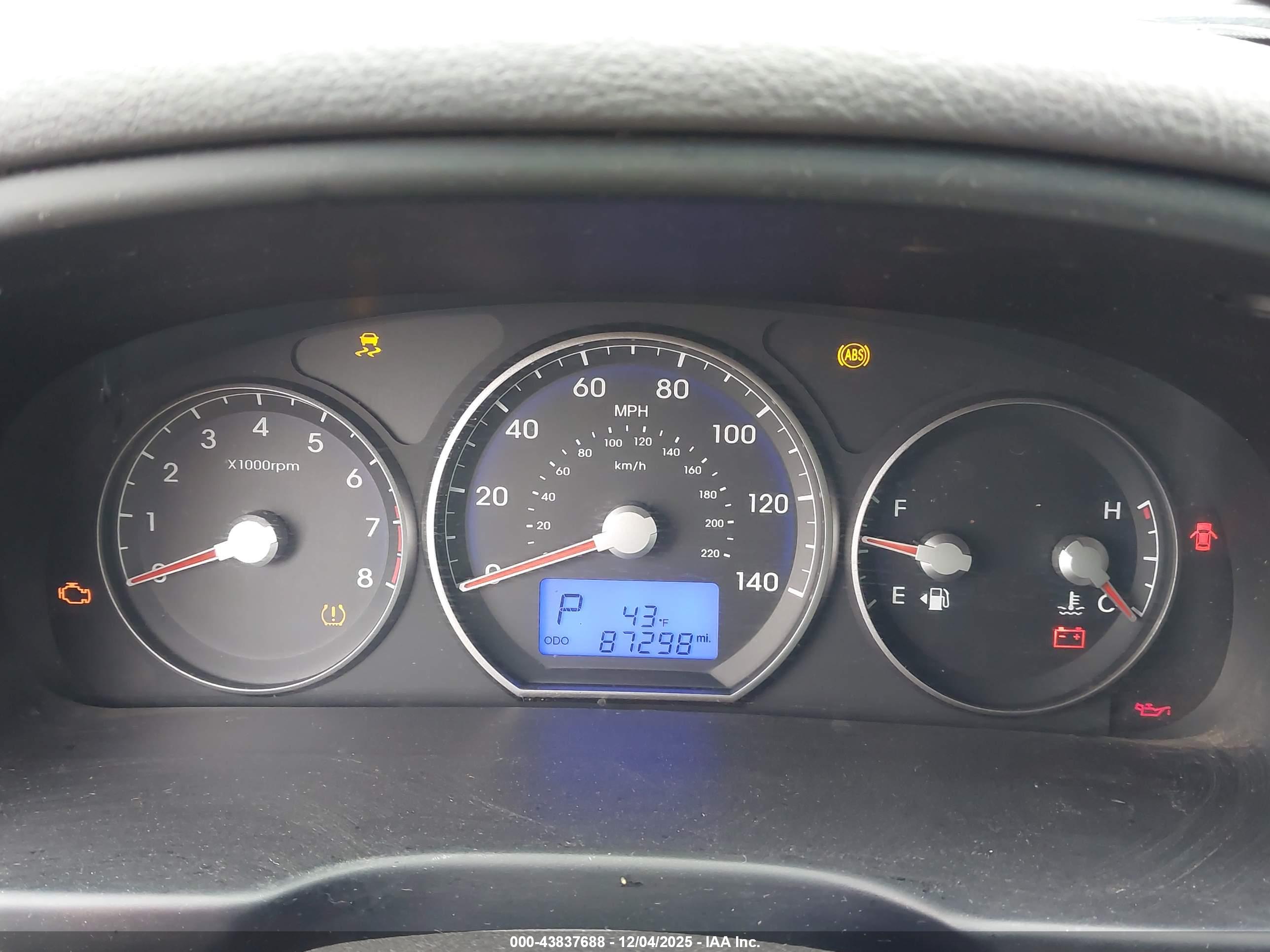 HYUNDAI SANTA image 7