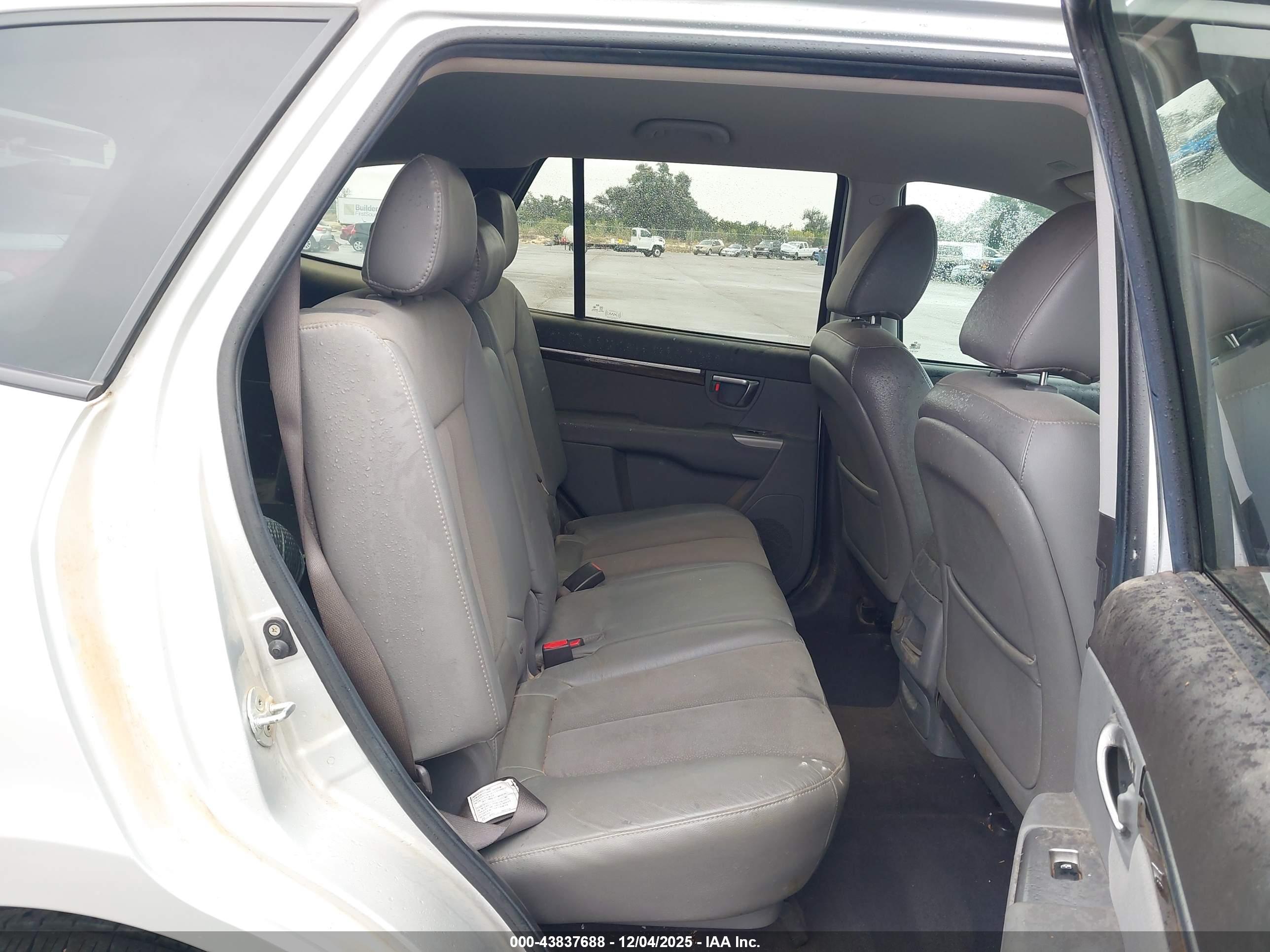 HYUNDAI SANTA image 8