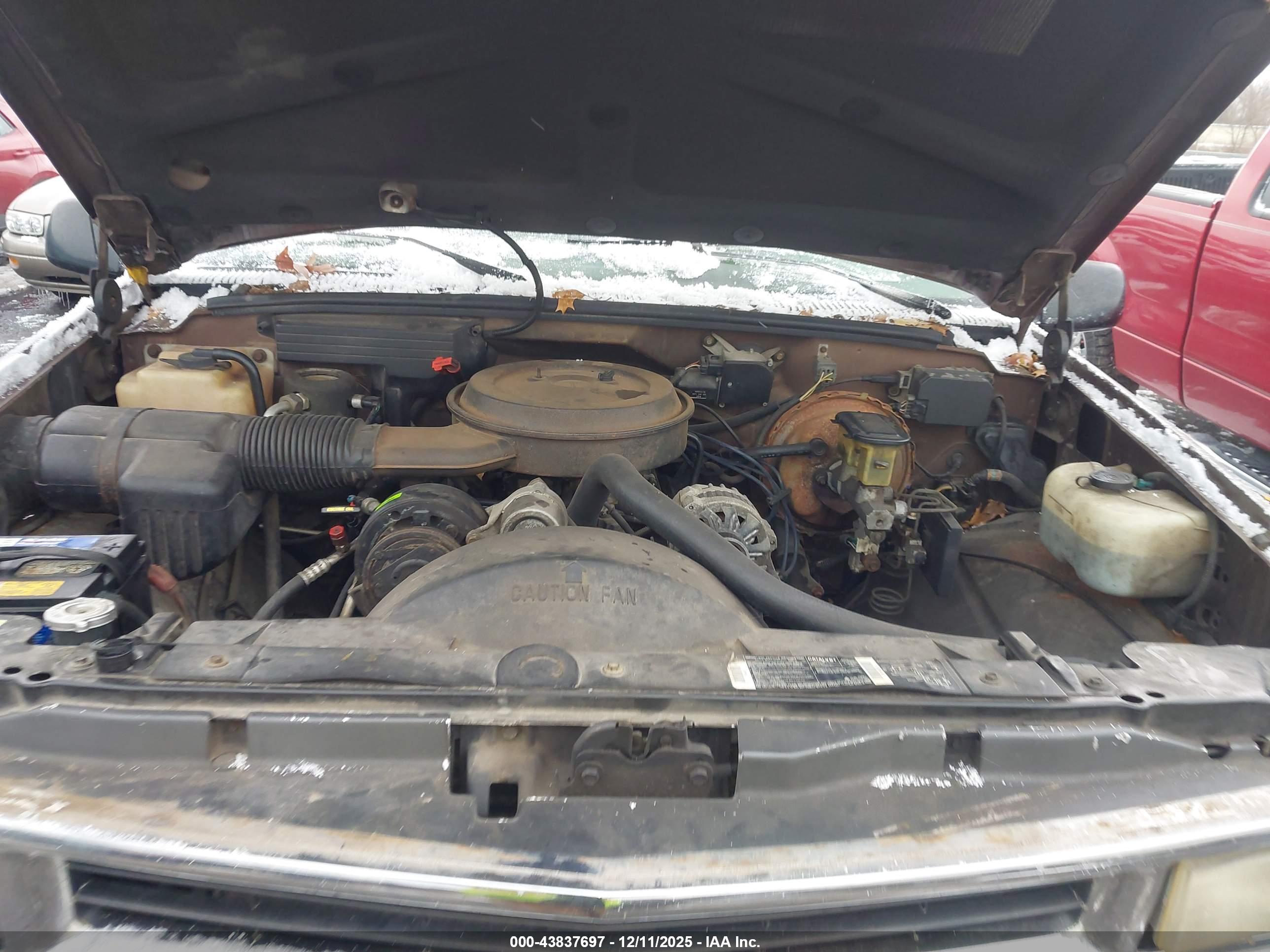 CHEVROLET GMT-400 image 10