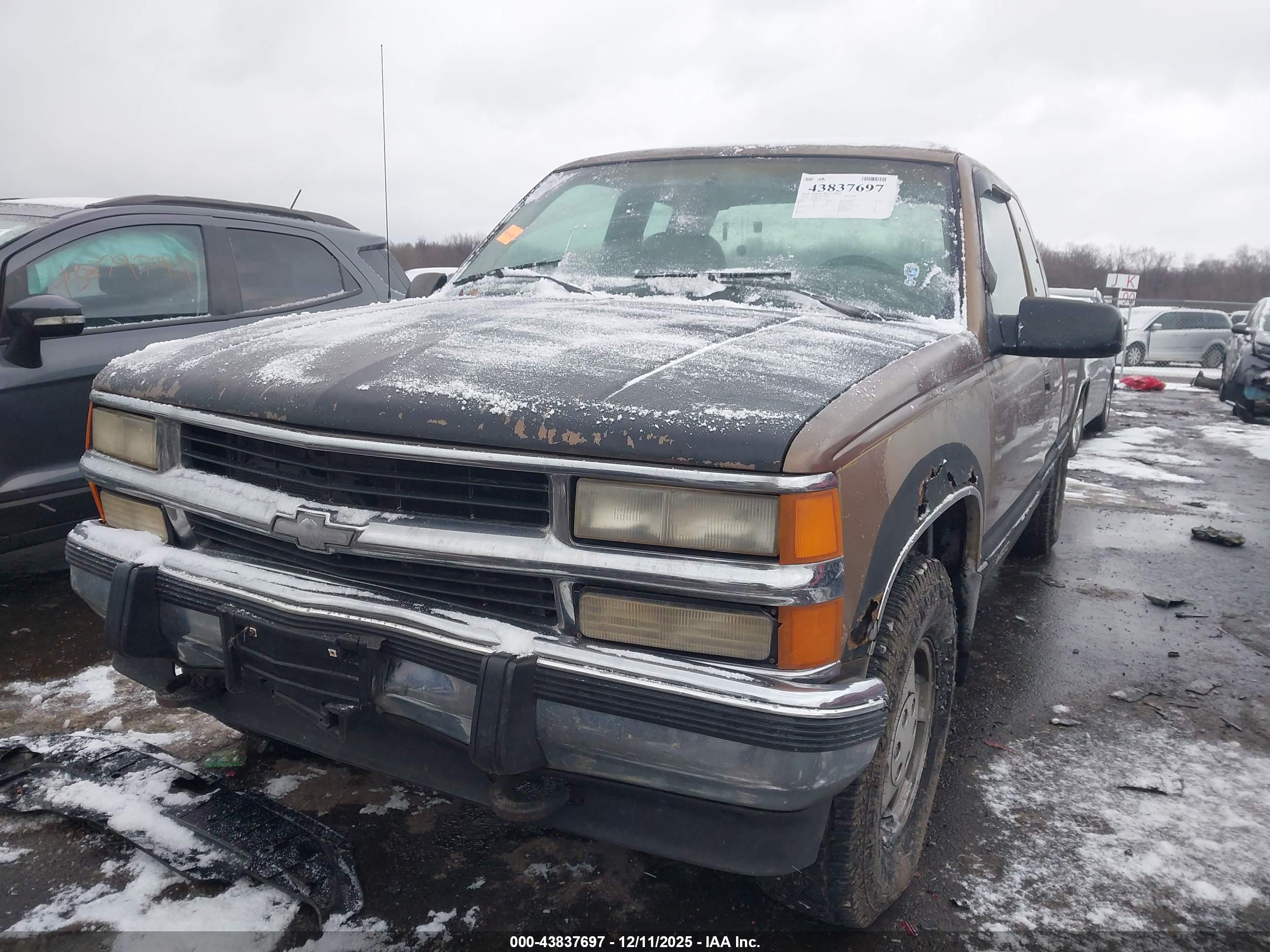 CHEVROLET GMT-400 image 6