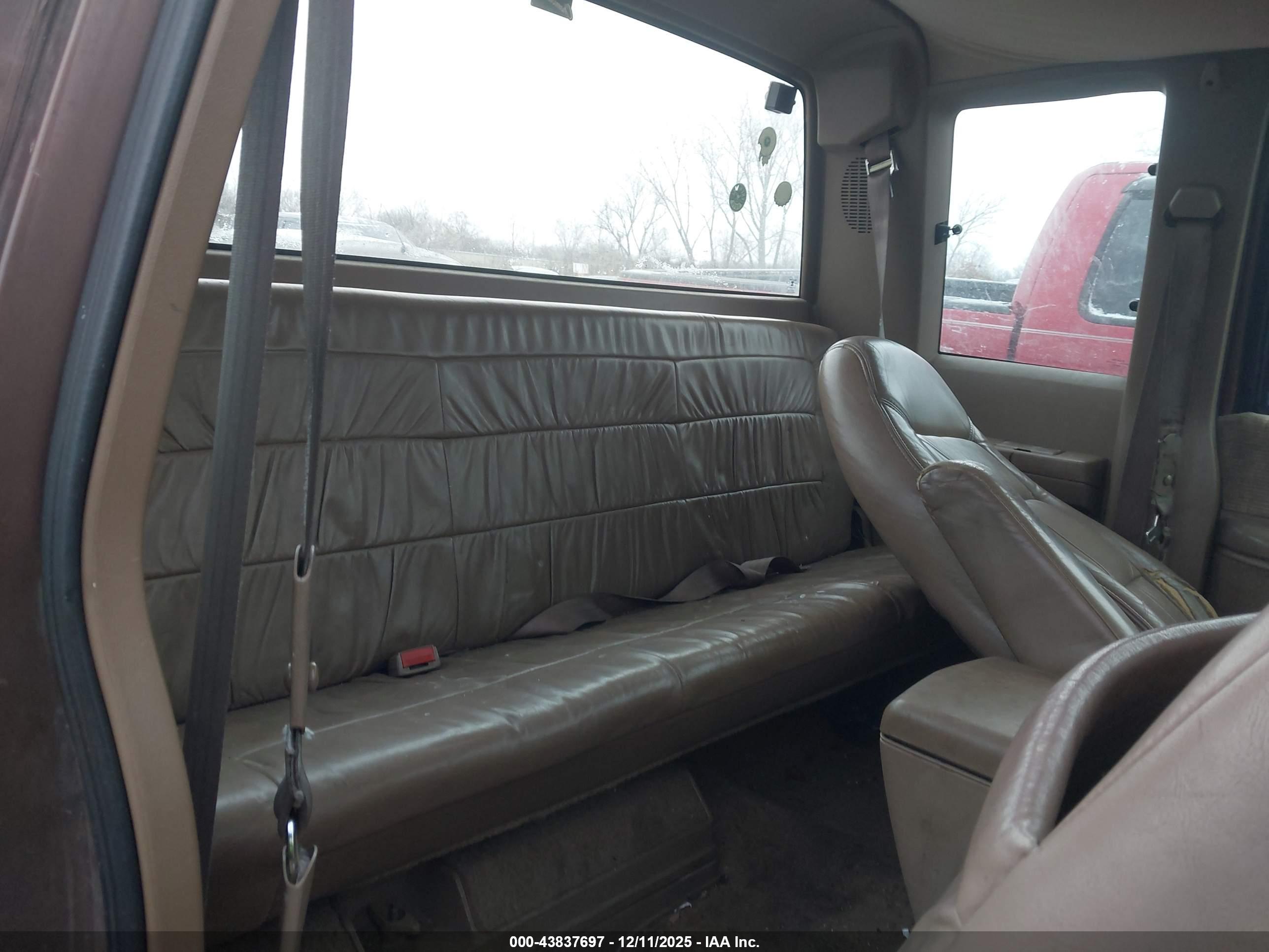 CHEVROLET GMT-400 image 8