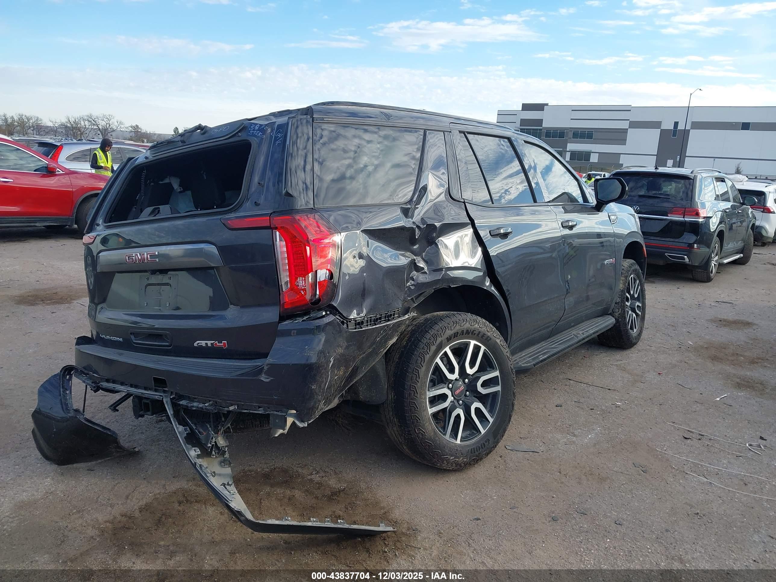 GMC YUKON image 4