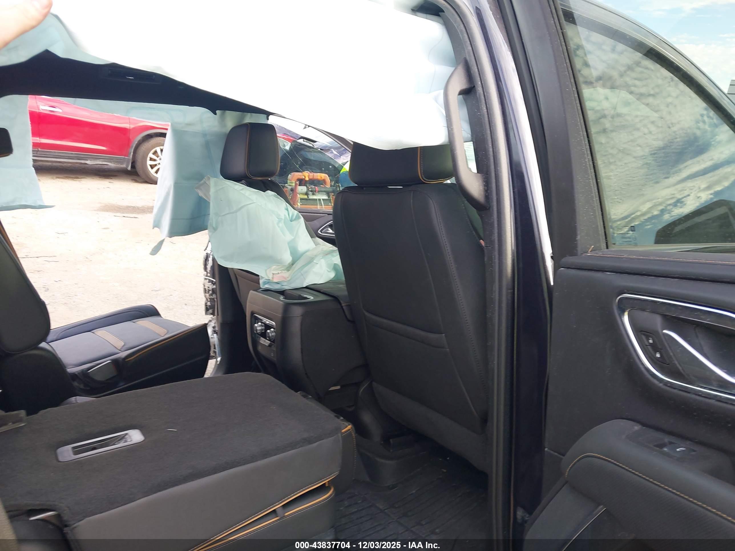 GMC YUKON image 8